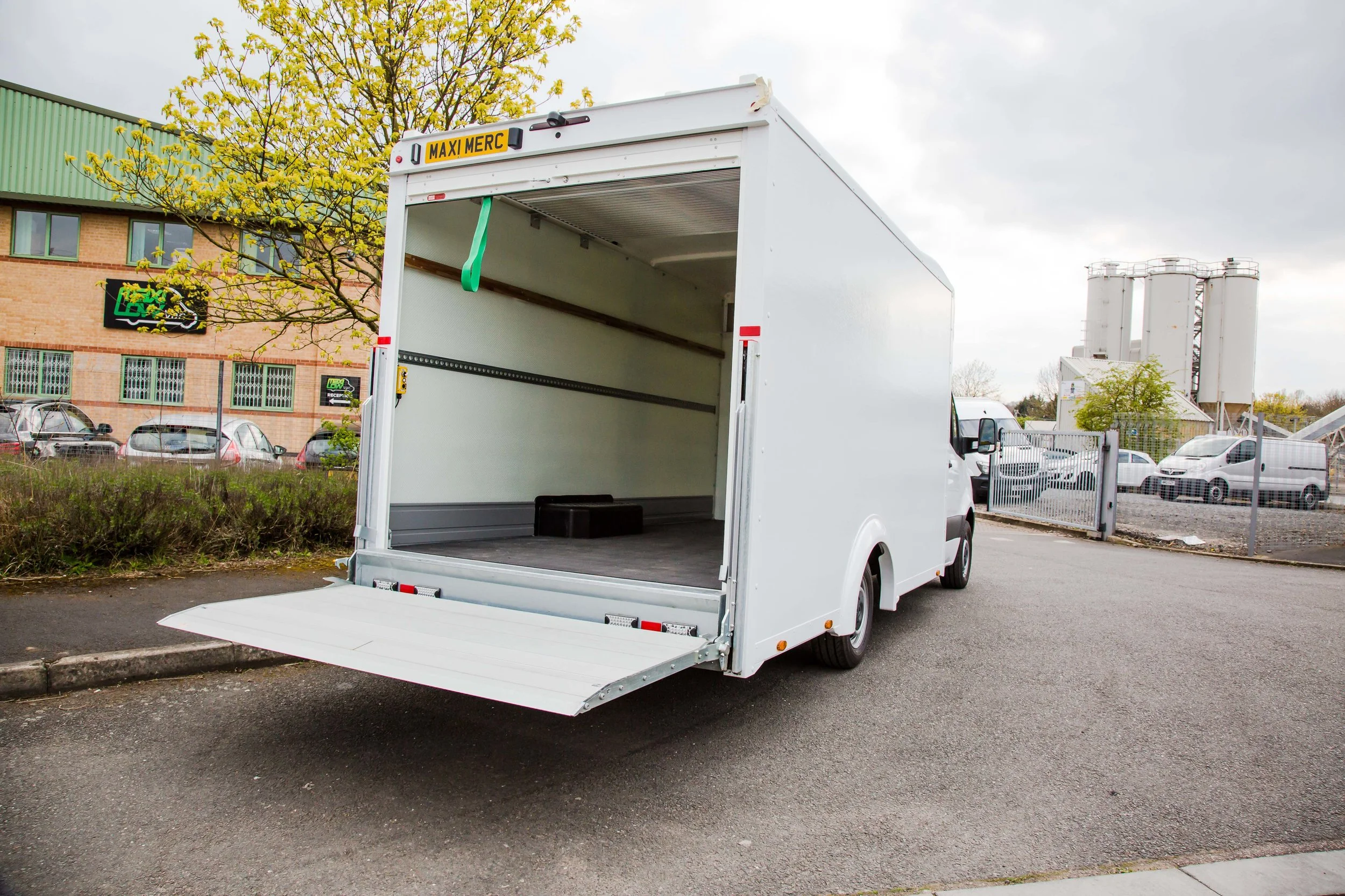 Maxi Low Maxi-Low | Lightweight Commercial Vehicles