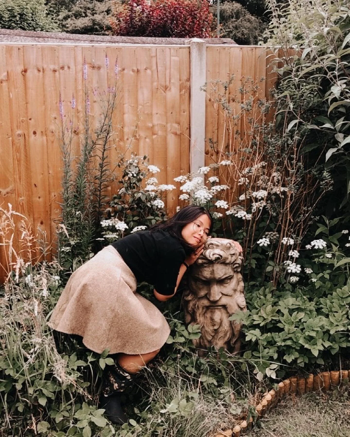 Hello! My name is Alice and I am an illustrator ☺️✨
I spend most of my time in my little home studio here in the sleepy old town of Shrewsbury, UK with the boyfriend and my plant army (the later is multiplying at an alarming rate and threatening to