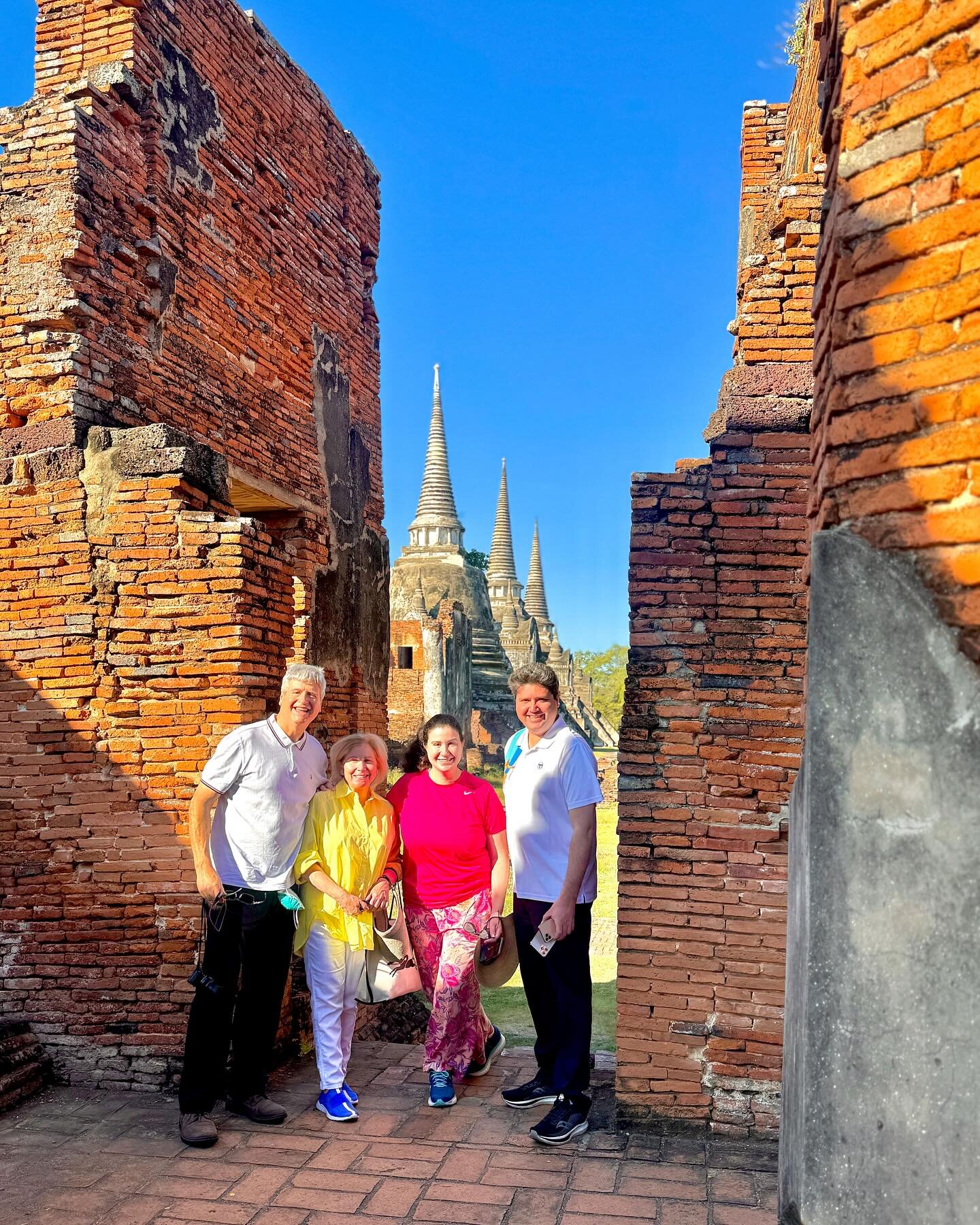 📌The World Heritage Site of &lsquo;Ayutthaya&rsquo; is recognized by Unesco in 1991.

Thank you very much 🙏Gardner Family 🇺🇸 for having me show you Ayutthata day tour. 🥰🙏 

📍Ayutthaya Historical Park Thailand │ North of Bangkok 60 Kilometers /