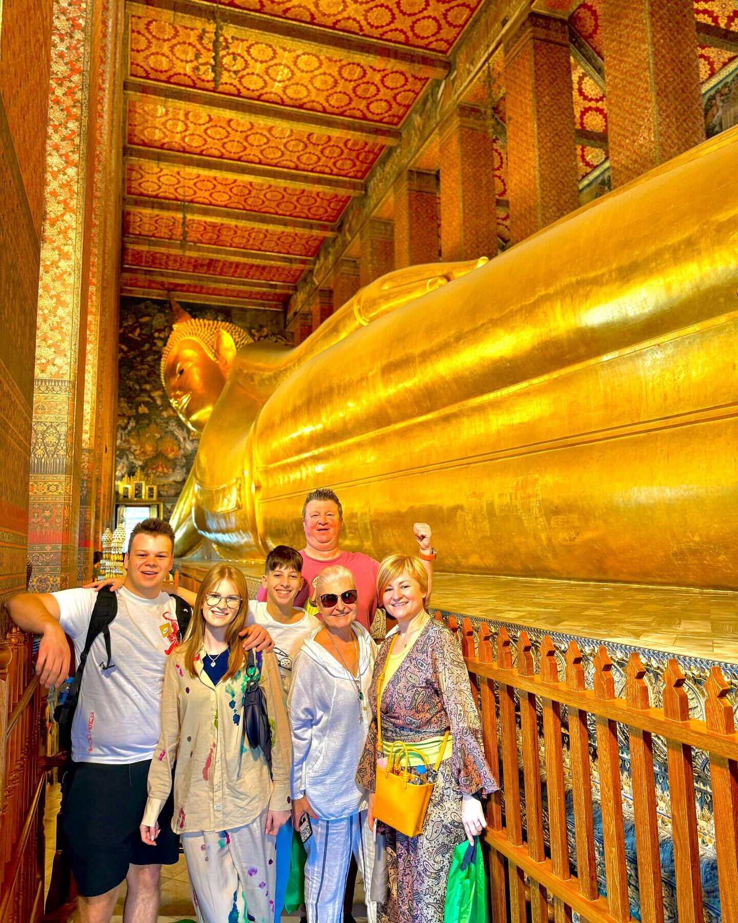 📌Reclining Buddha Bangkok Thailand.
📍 Wat Pho Temple.
⏱ 8am - 6pm everyday.

✏️ The Most Beautiful Reclining Buddha Image in Thailand. 

Thank you very much Koleva Family 🇧🇬🙏 for having me on tour. Grandma Dobrina are very kind ❤️

🔹One of the 