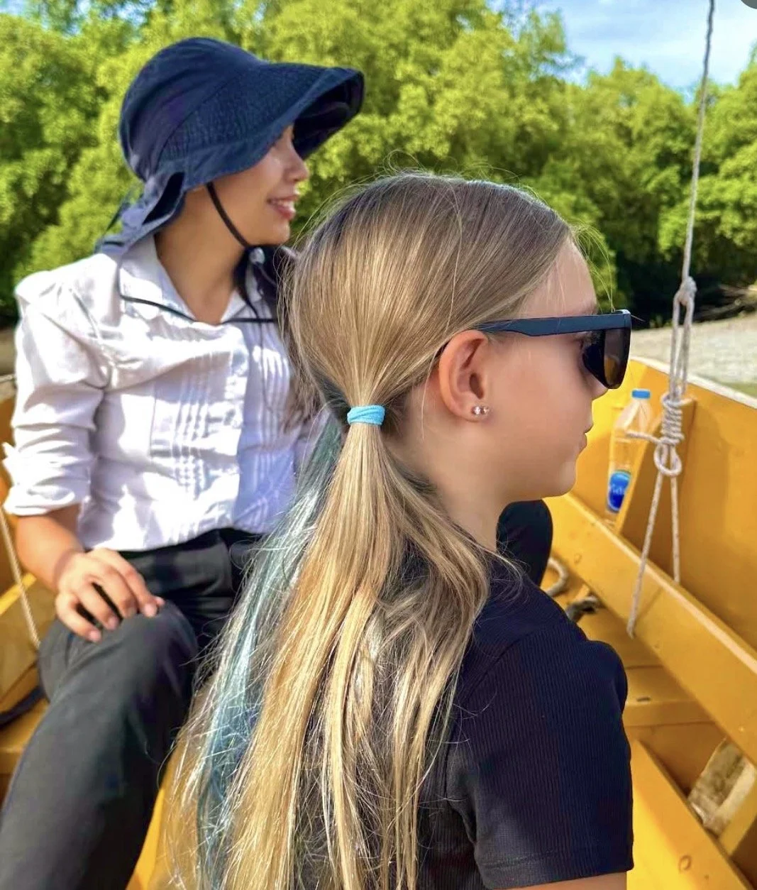 Family with kids enjoying Female Bangkok private tour with friendly guide Mandy and Emma