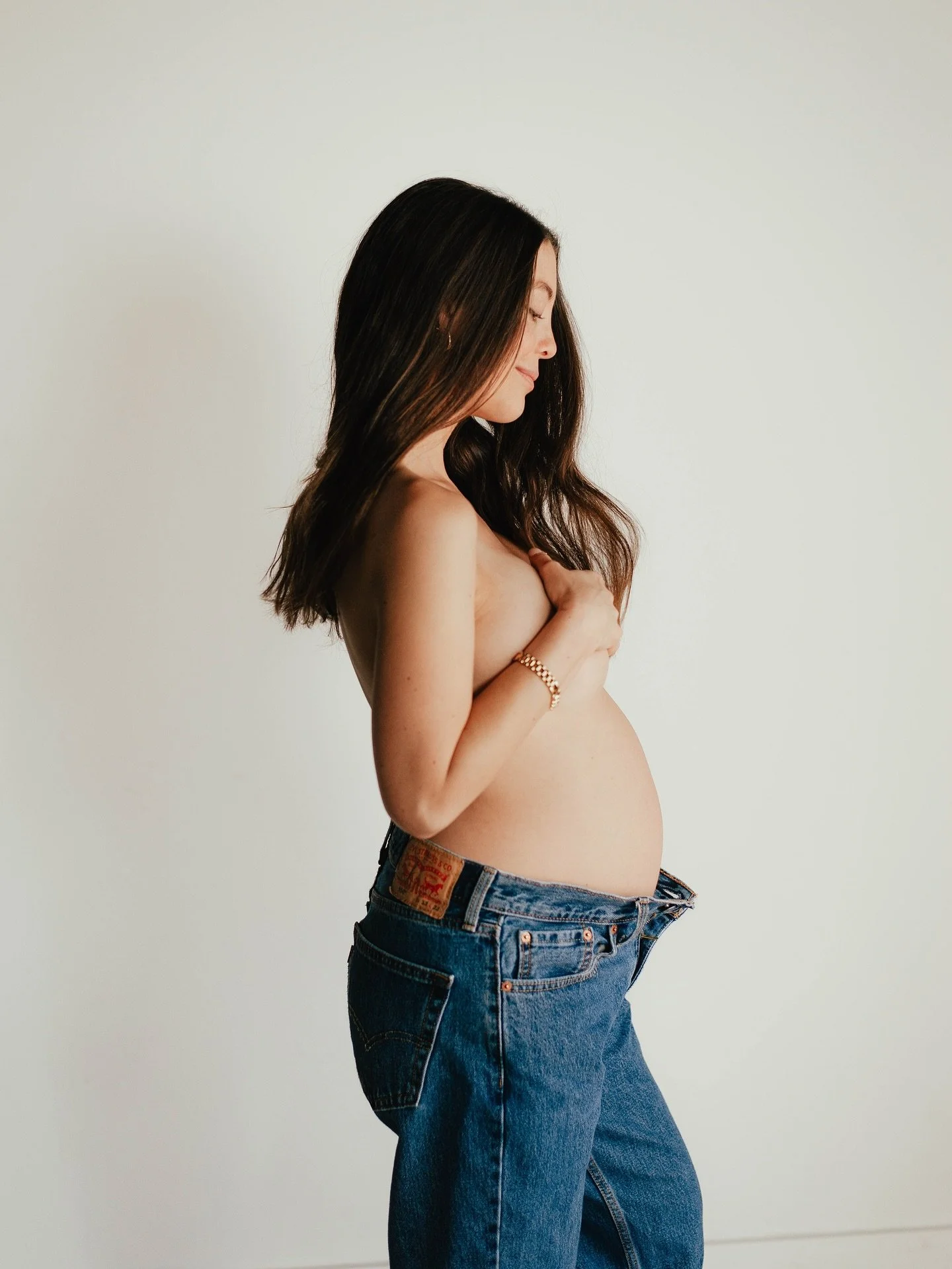 Maternity photos pt. 2 🥰 @cc.creative.images #36weeks