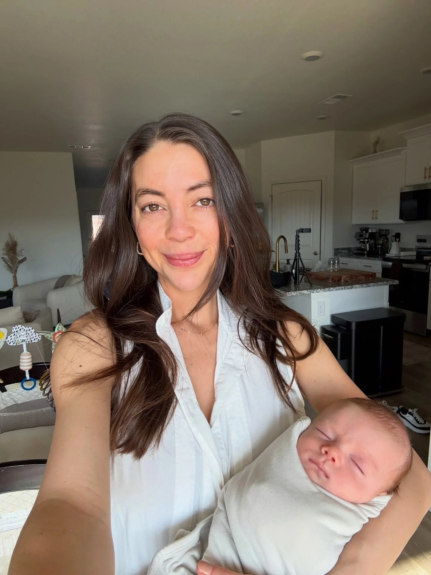 In my Meghan Markel Era @meghan 🤎💫🫶🏼 (swipe to see the last 🥹)

#motherhood #homebody #writer #recipesharing #recipes #wellness #contentcreator