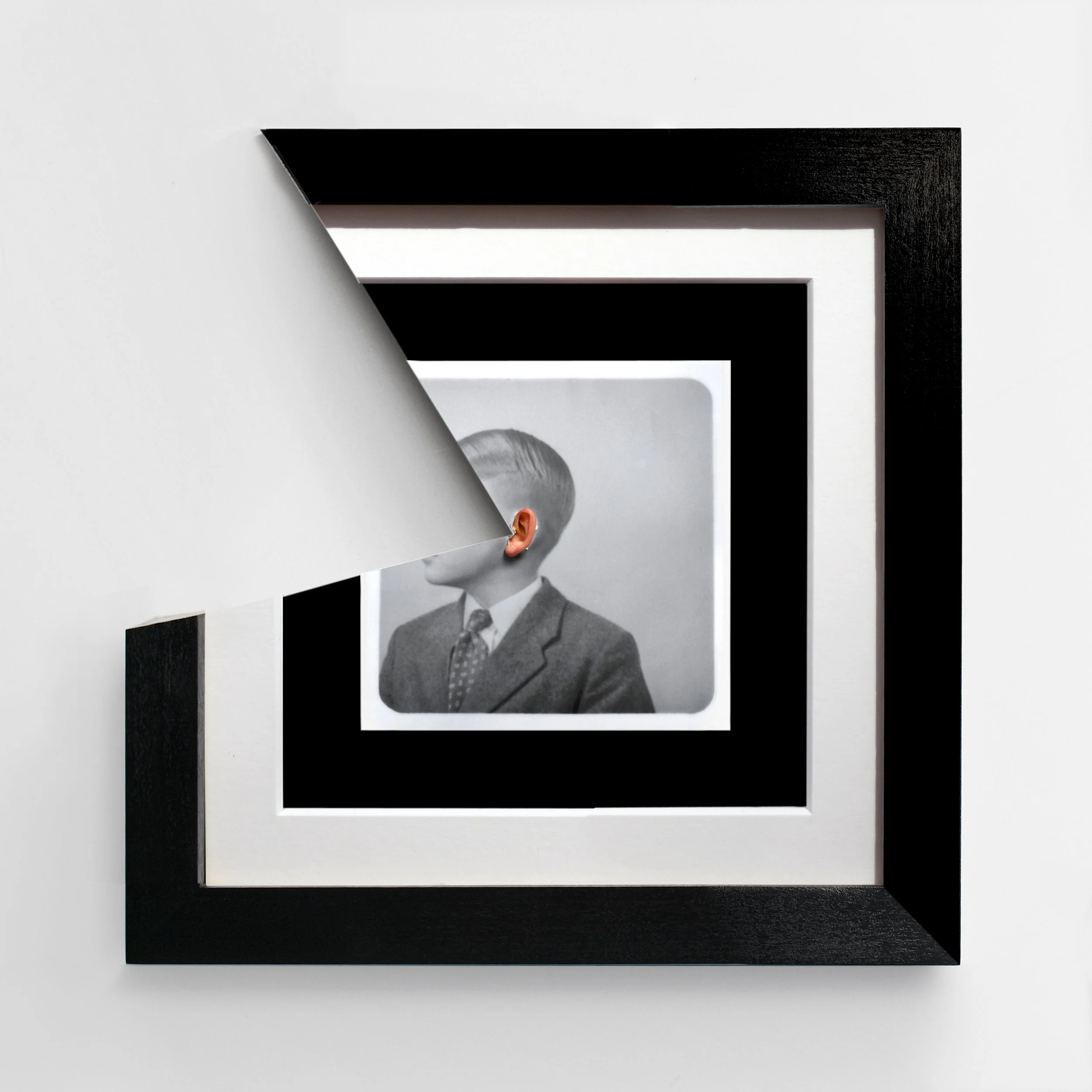 Extramission Hearing, 14 x 14cm, 2022.jpg