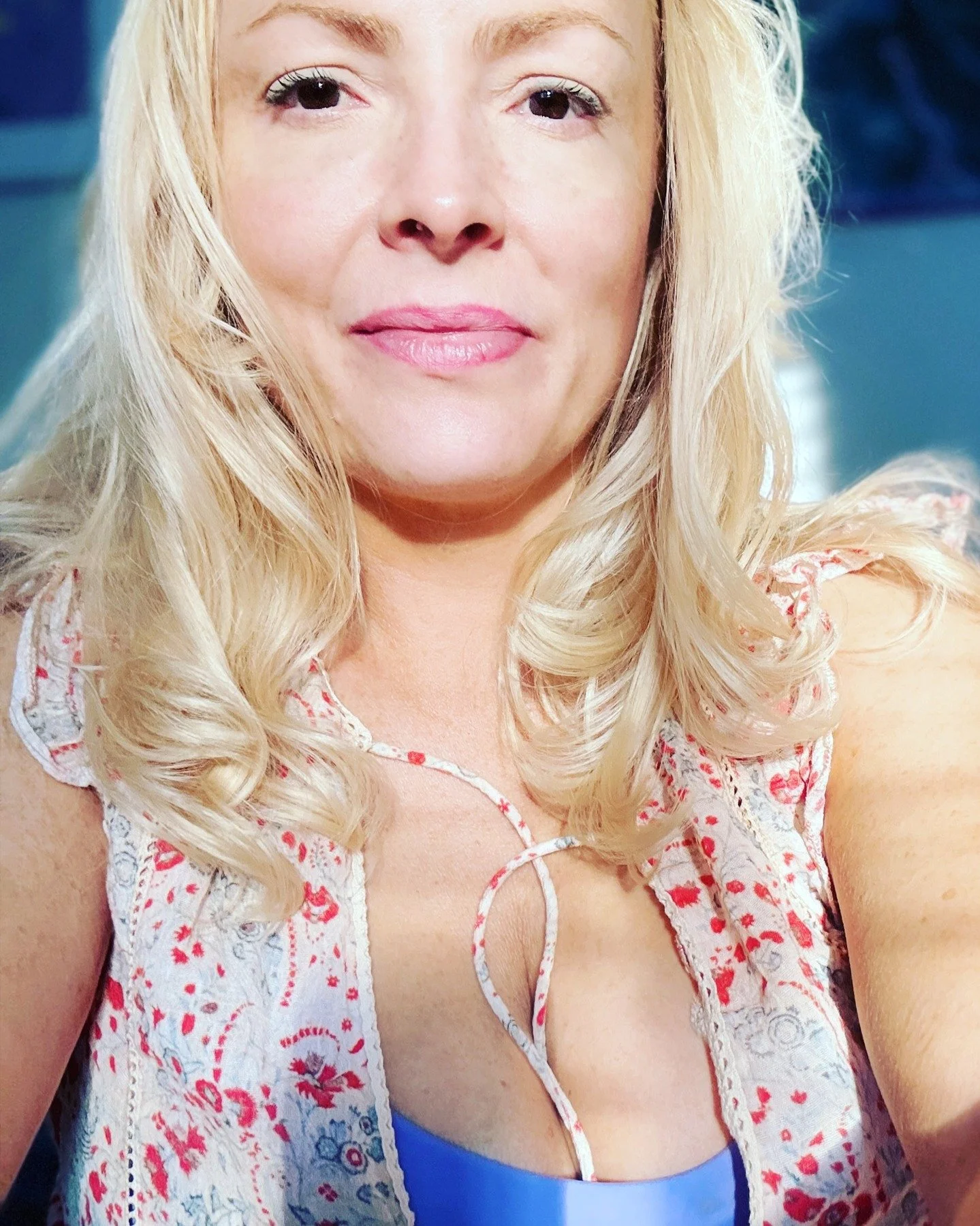 Hello internet...
Not even sure who&rsquo;s still here these days, but I&rsquo;ve got something to share &mdash; so here goes 💫

Feeling wired and tired seems to be the norm right now.
Autumn is here, and yet we&rsquo;re expected to move at the same