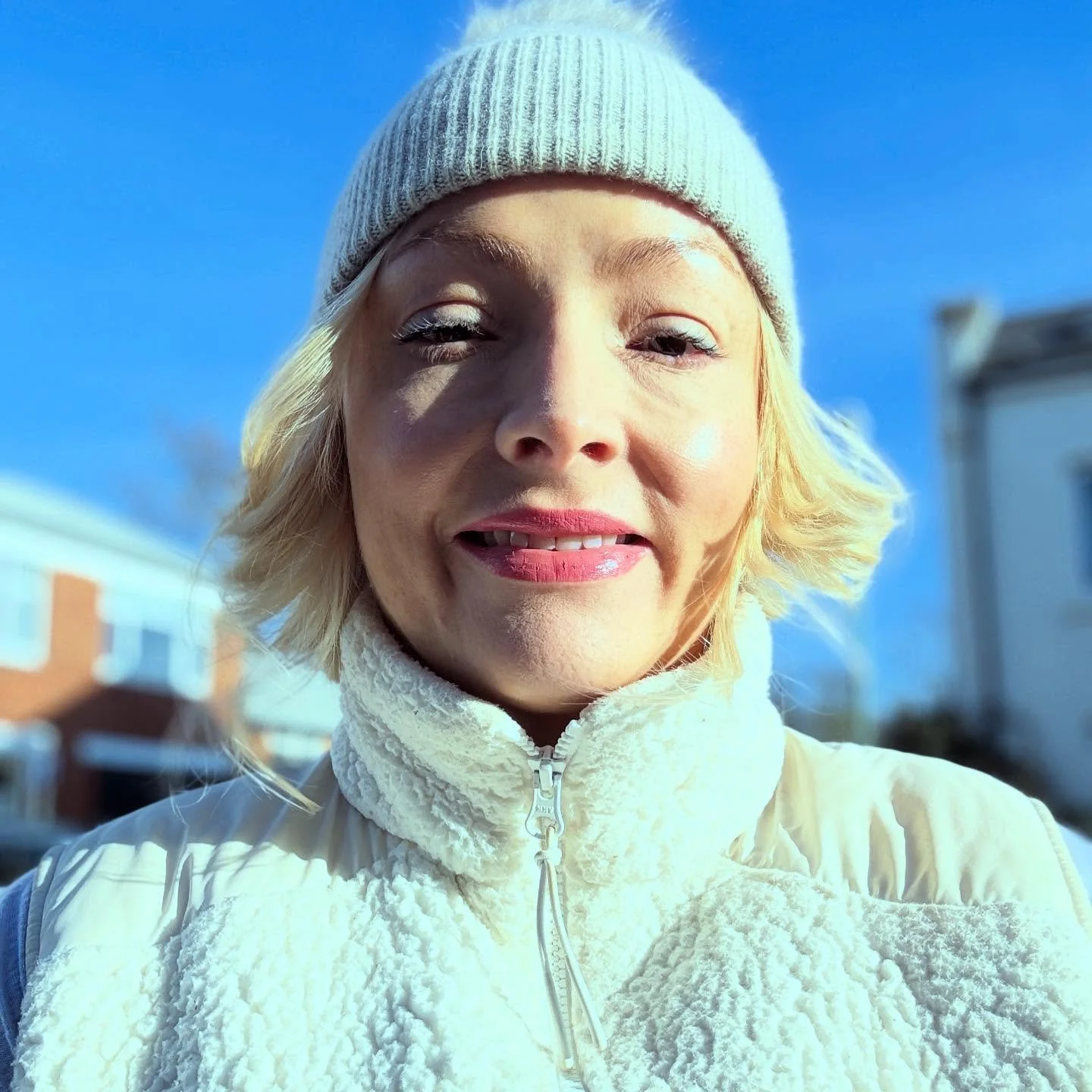 Hello sunshine! ☀️ 

In the class I went to this morning 🌅 with my beloved and wise @gregpik_ he offered a simple mantra. I am alive ✨ I am here ✨ I belong ✨ 
It was so grounding. 

It also gave me the space to actually post on this platform which I