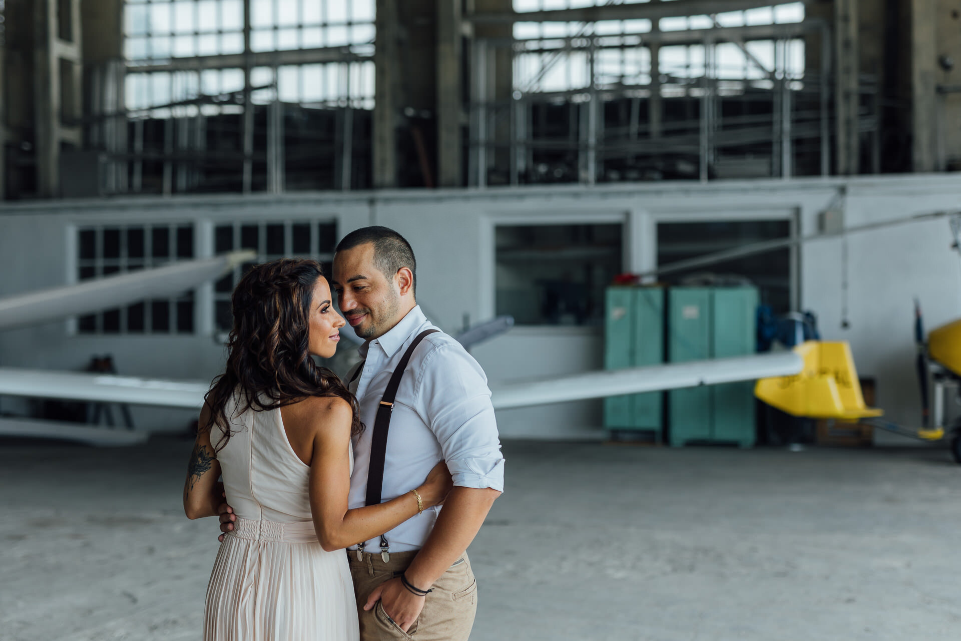 sesja zdjęciowa poślubna na lotnisku (7).jpg