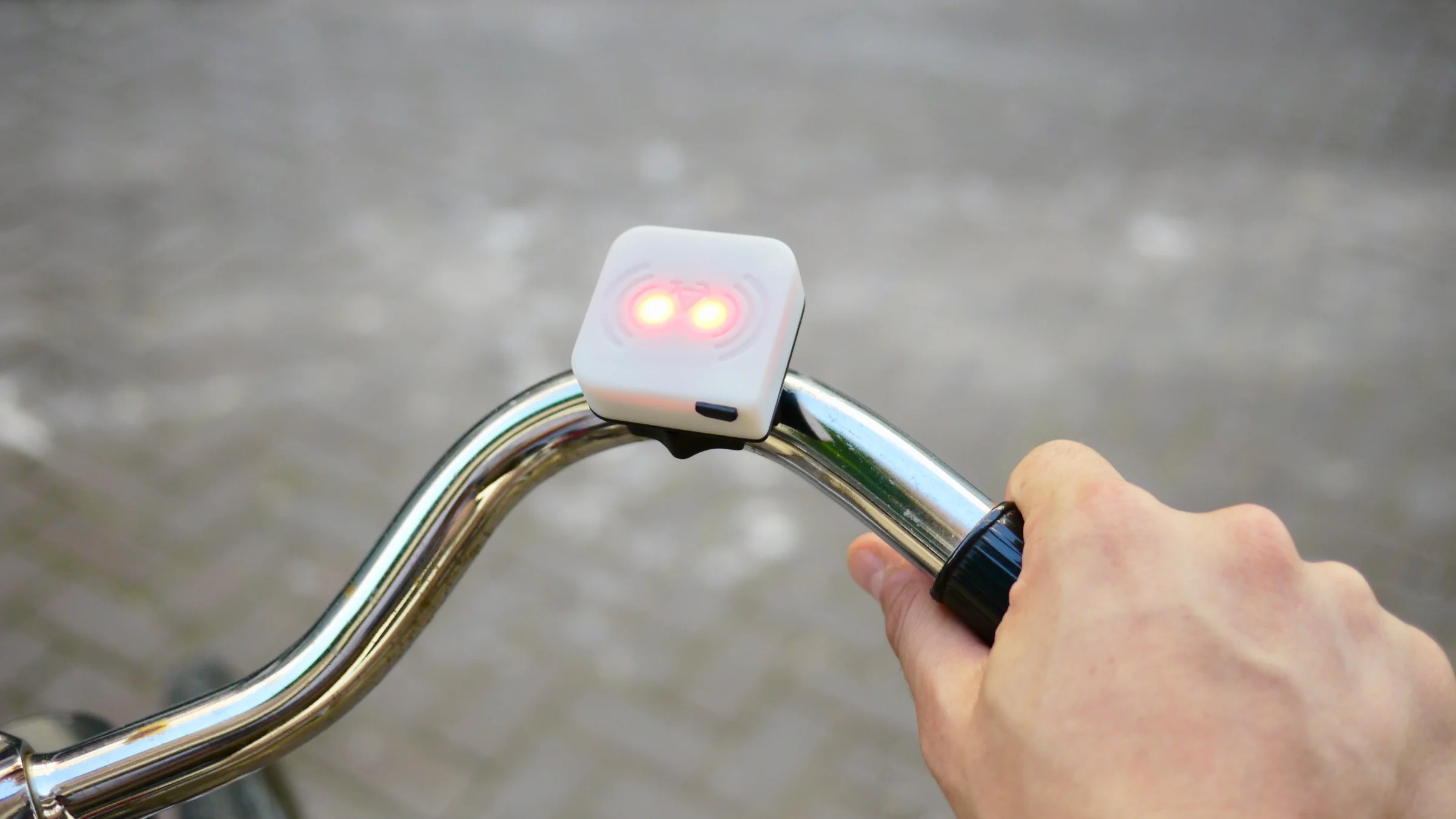 A connected bike accessory that alerts kids when cycling in high risk traffic areas
