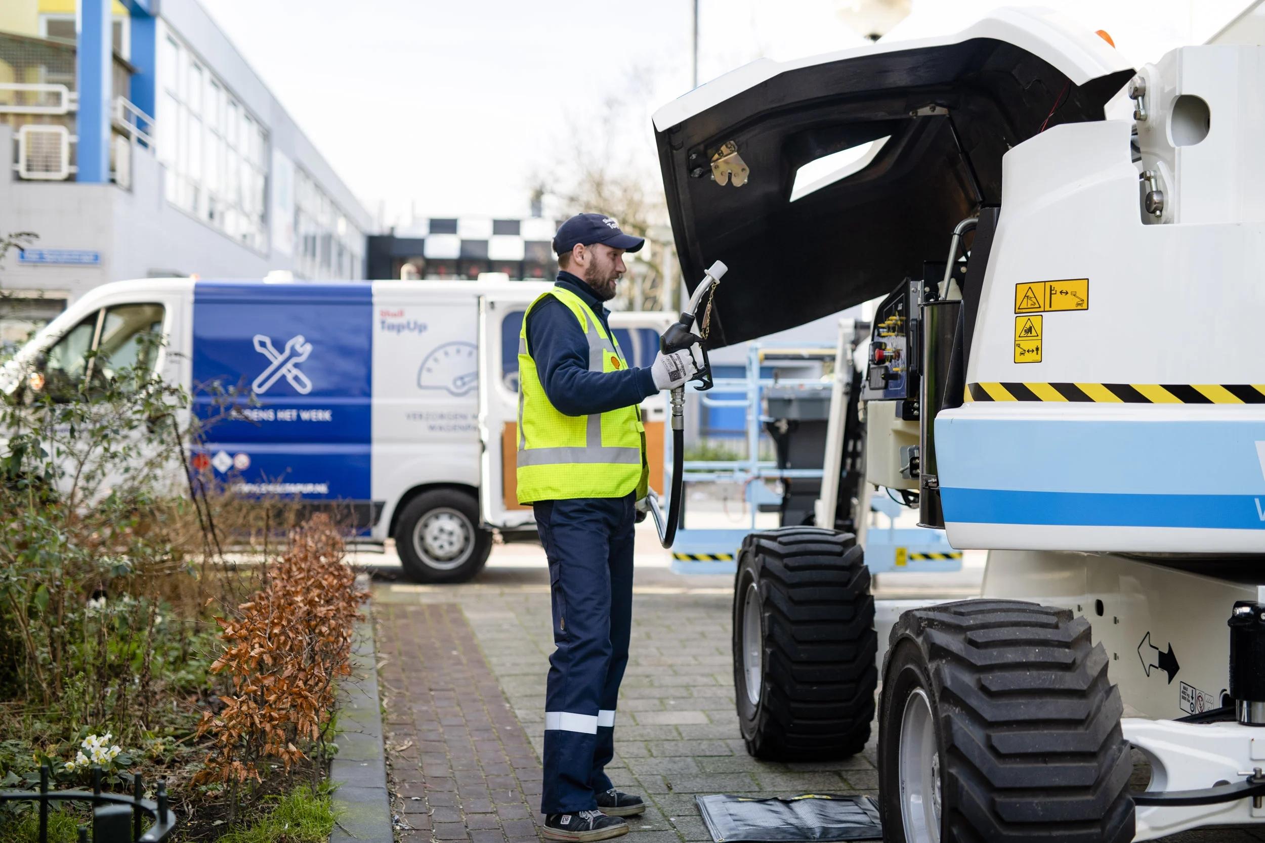 Refuelling as a service: onsite delivery to fleets of vehicles