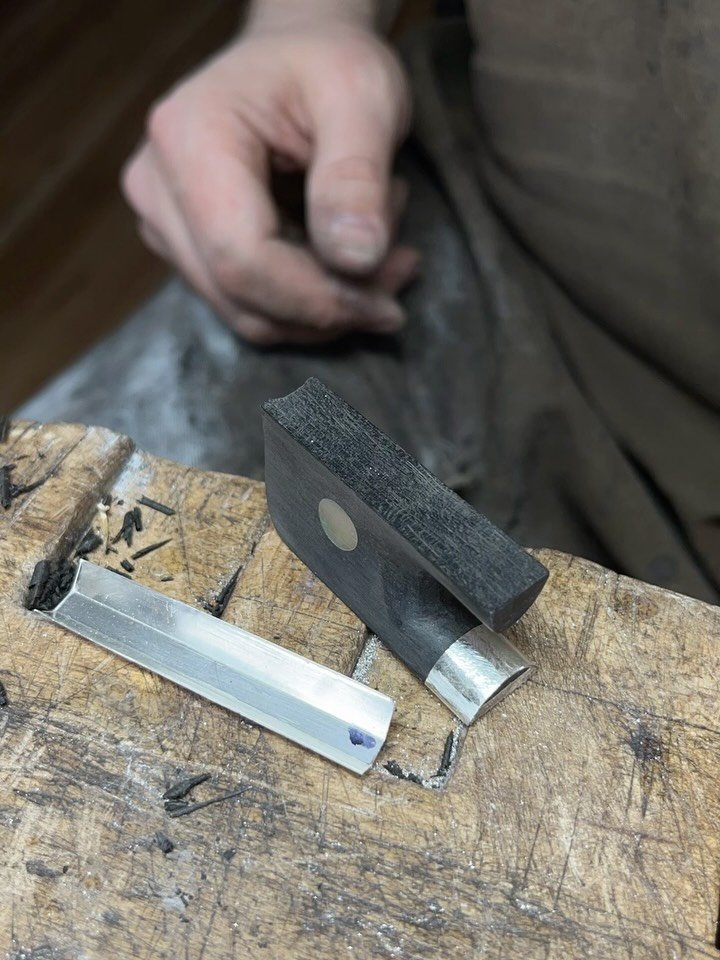 On to the button. 
#bowmaking #process