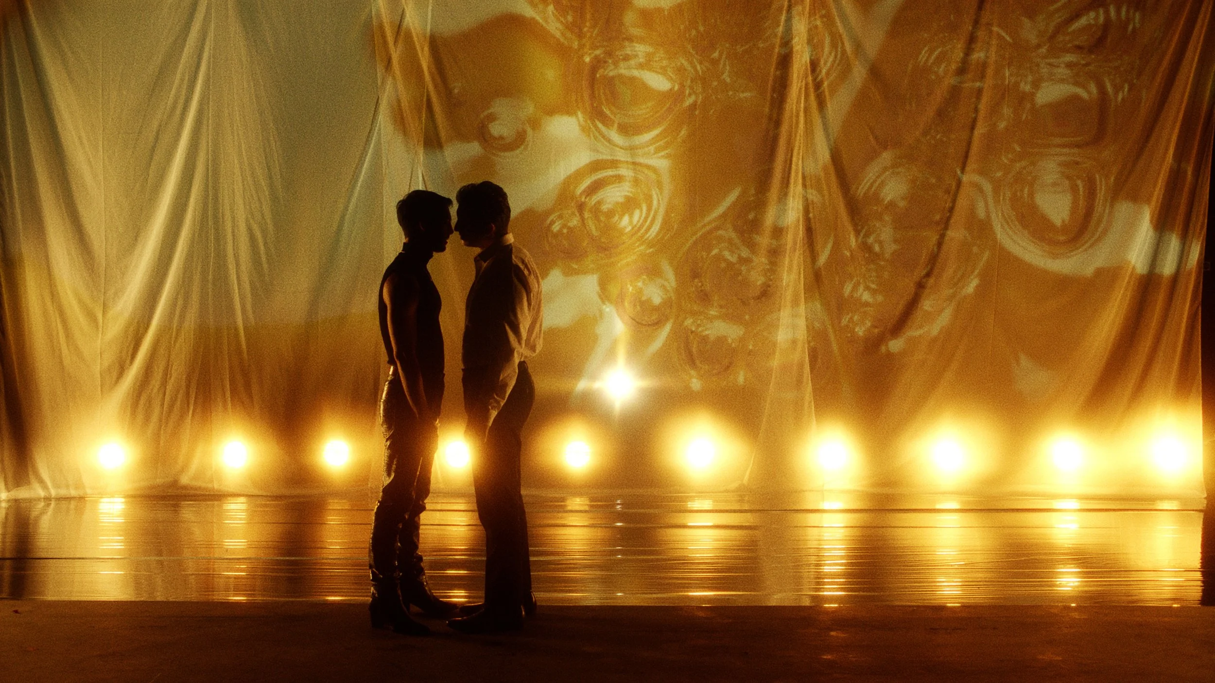 Darin - "Satisfaction" [Official Music Video]