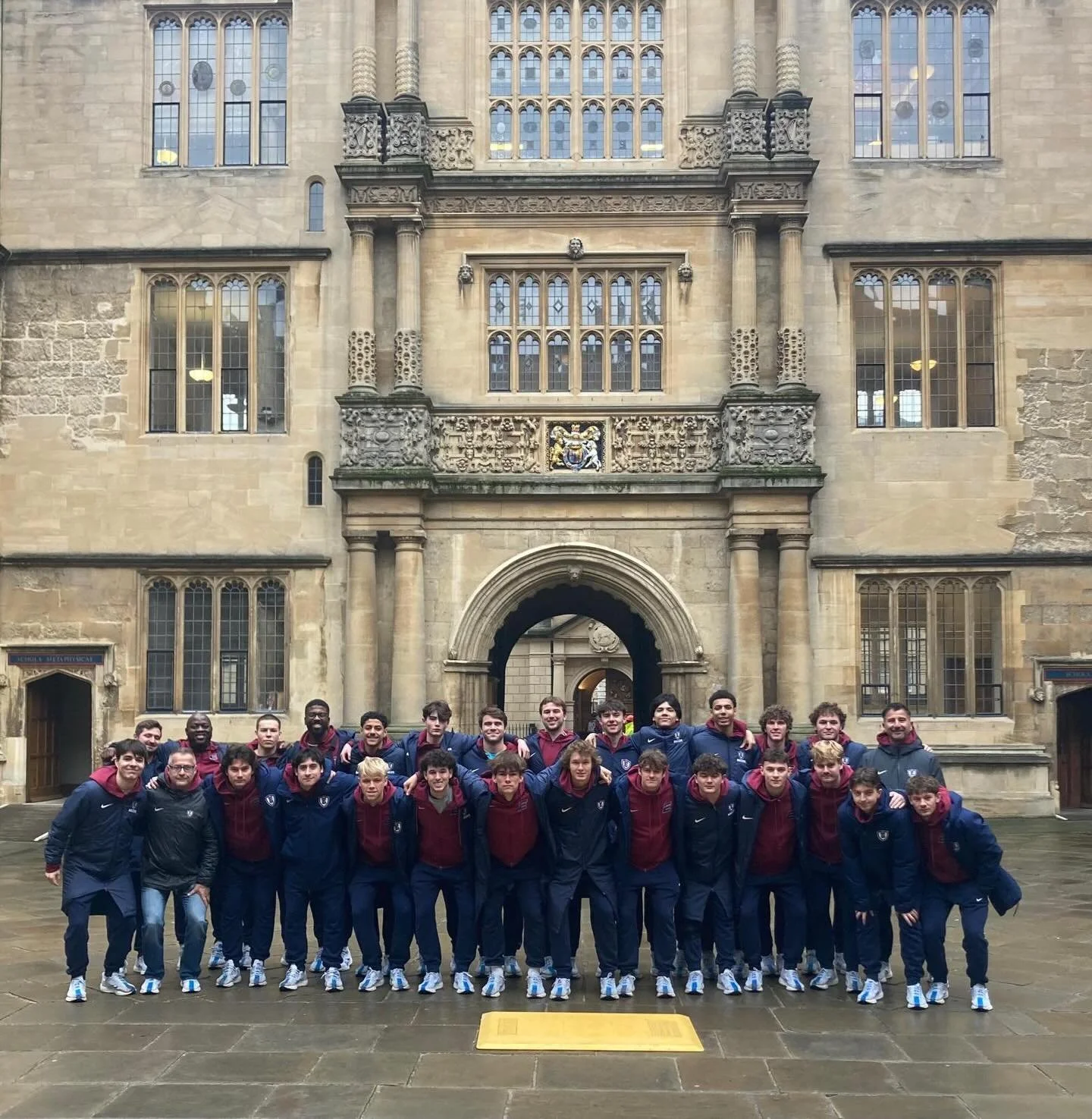 A quick stop at @oxford_uni before @ecsumenssoccer flew back to the US today. 
Safe travels 🏴󠁧󠁢󠁥󠁮󠁧󠁿✈️🇺🇸