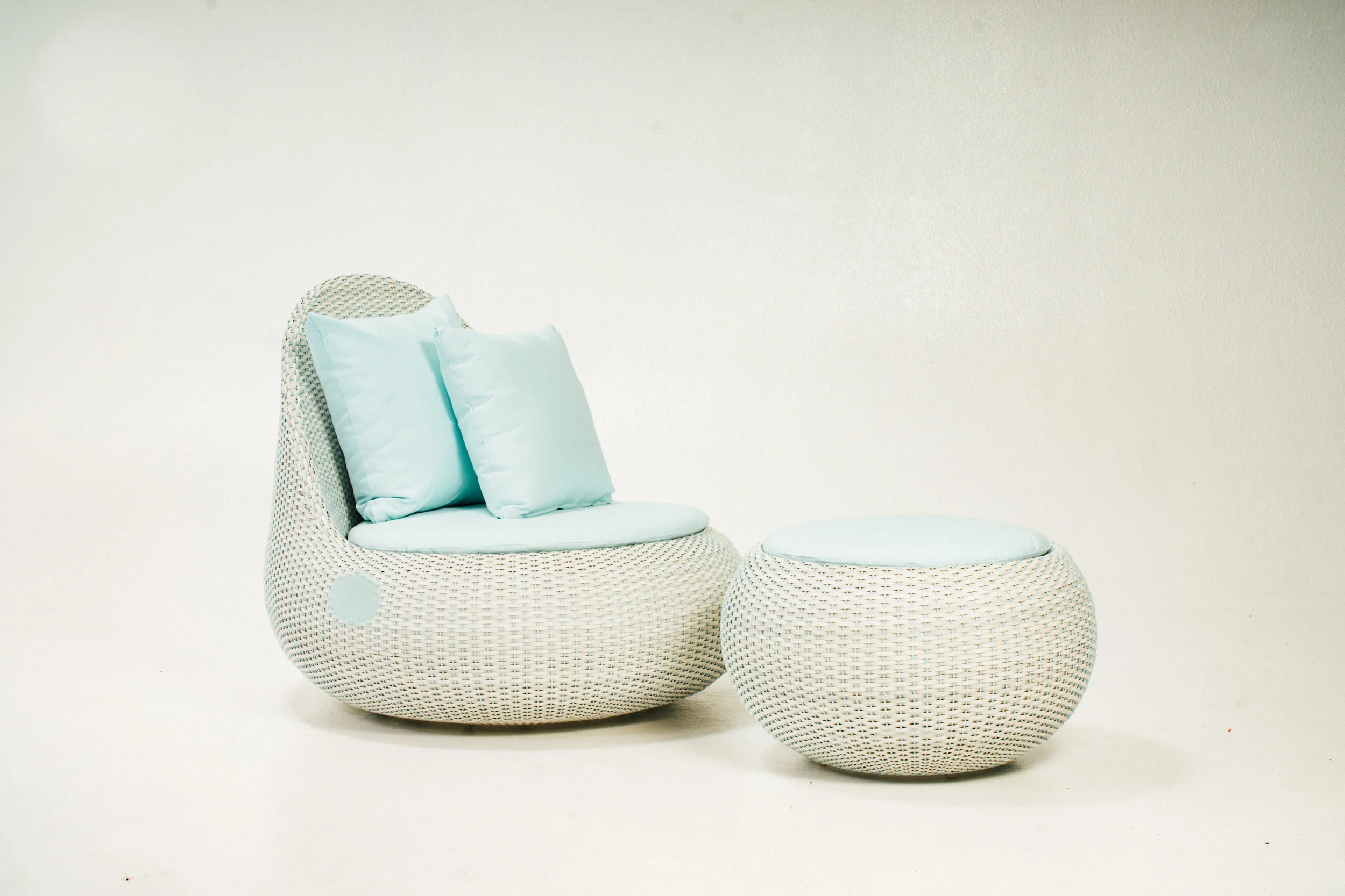 Oval Love Seat with Ottoman