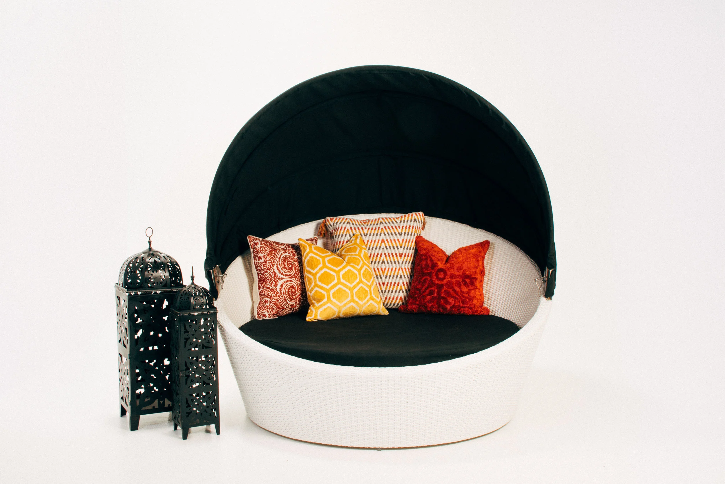 Wicker Circular Chaise with Canopy