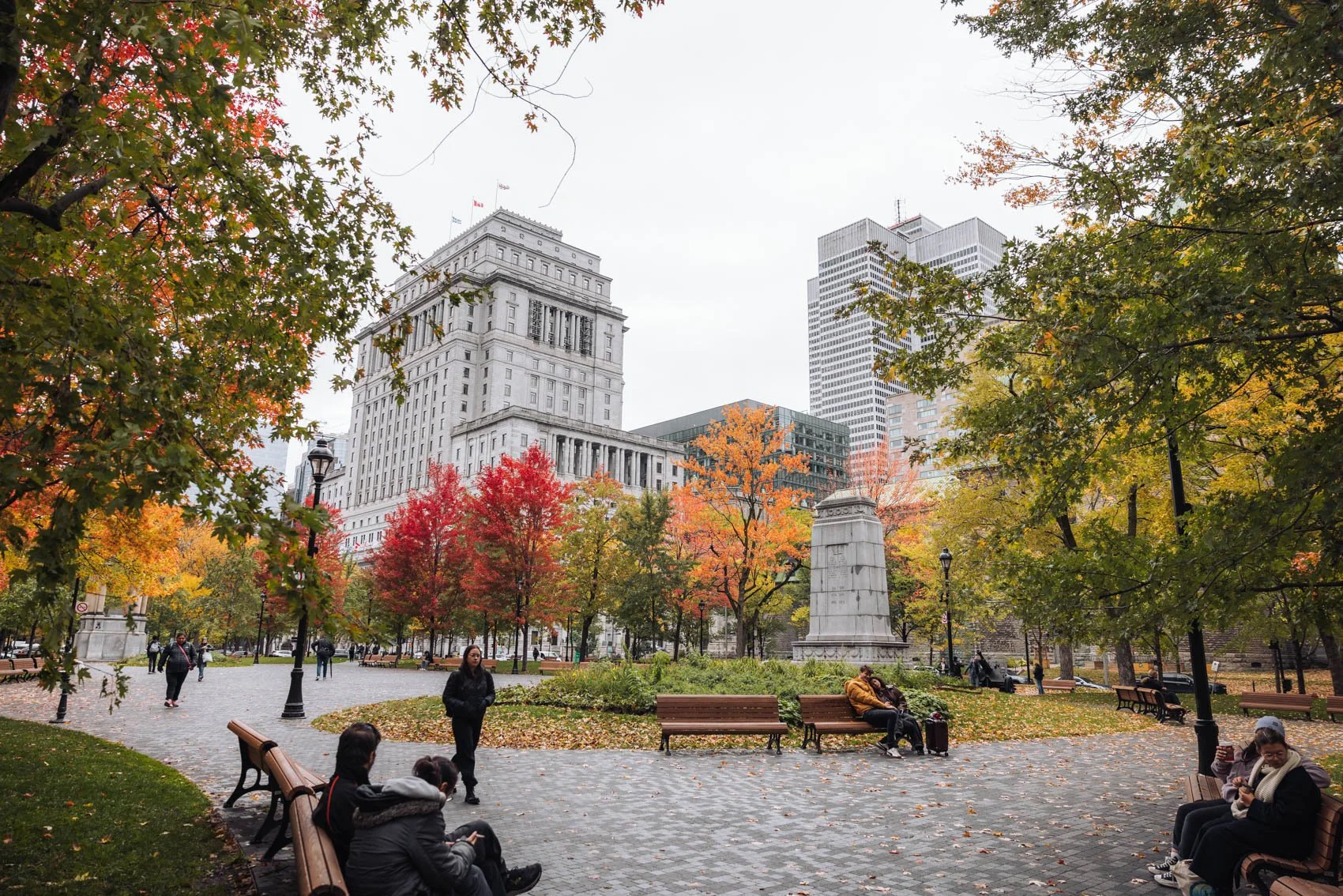 Itinéraire road trip Québec Automne Montréal downtown square Dorchester