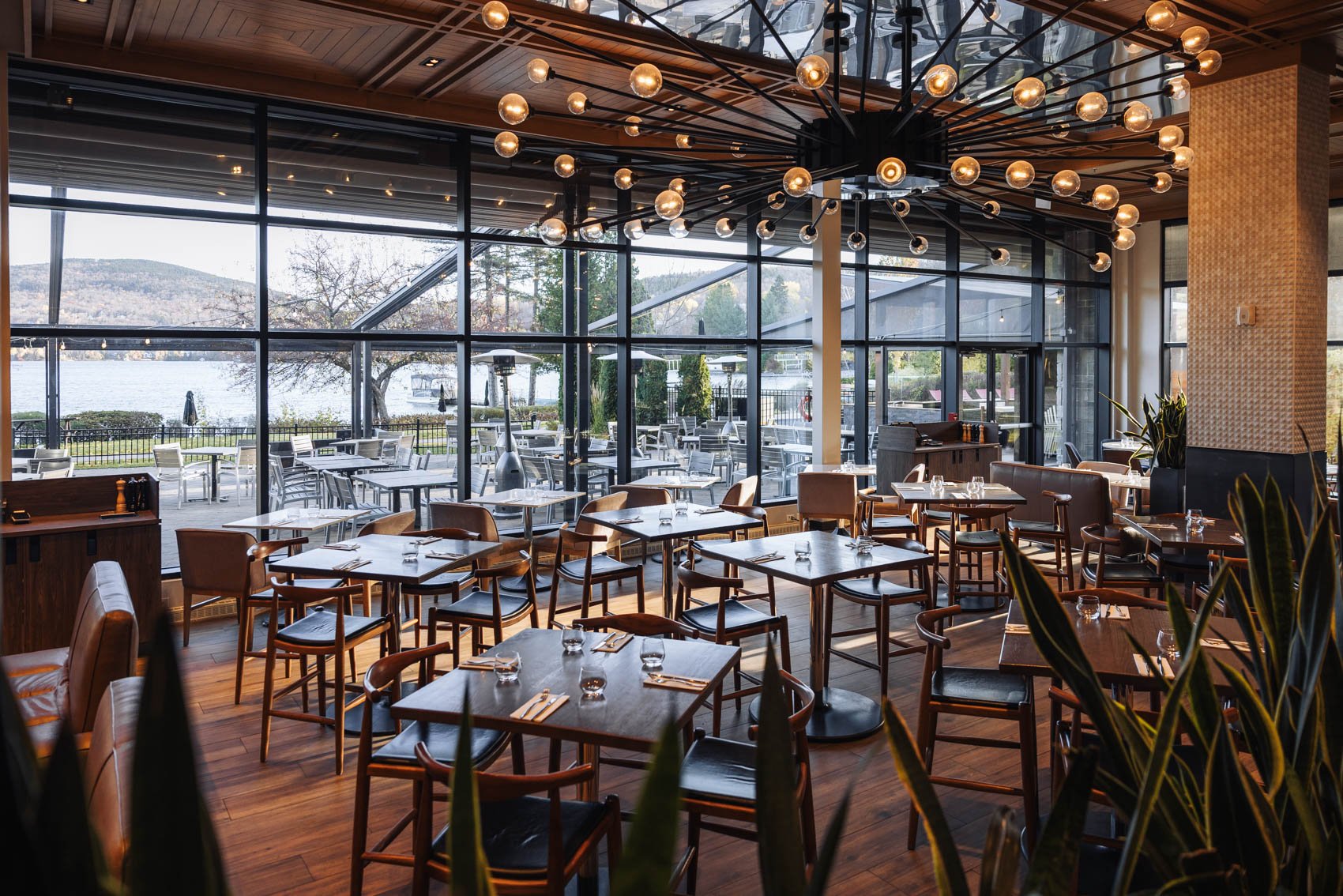 Itinéraire road trip Québec Automne hôtel entourage sur le lac restaurant vue