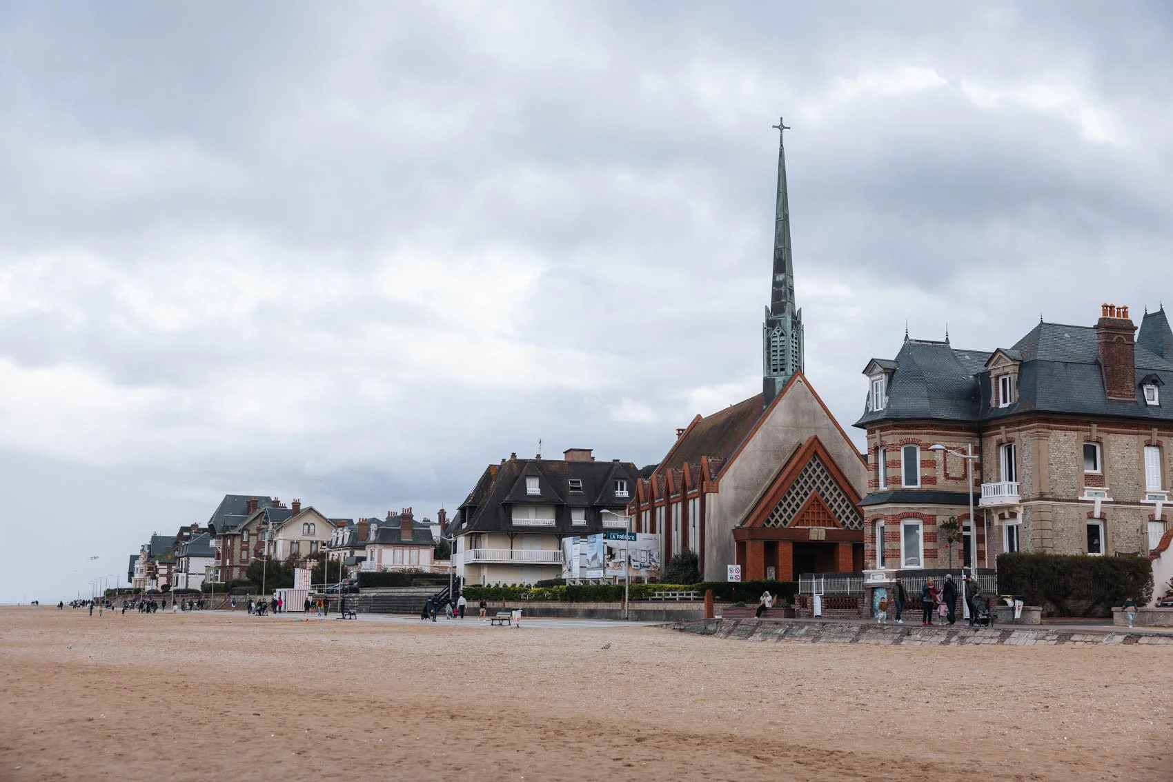 Week end Normandie Pays Auge Houlgate plage mer église