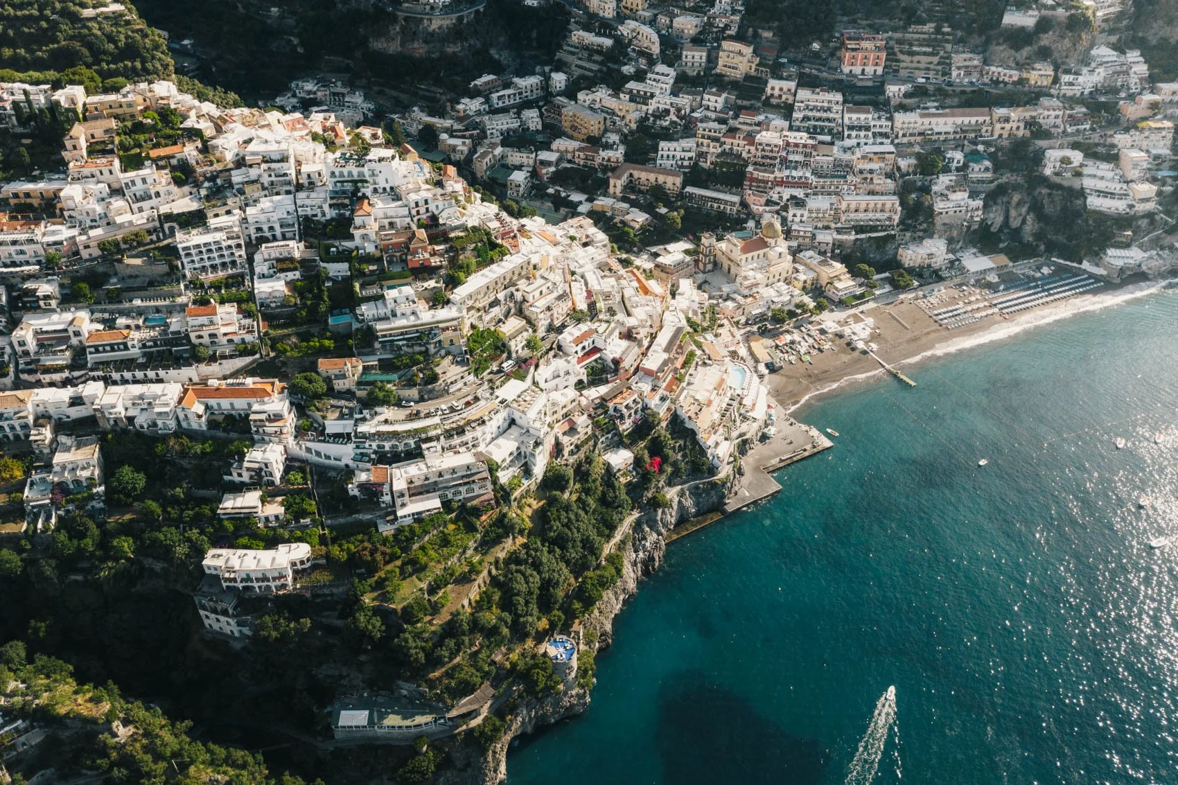Côte Amalfitaine Positano village drone plage falaises