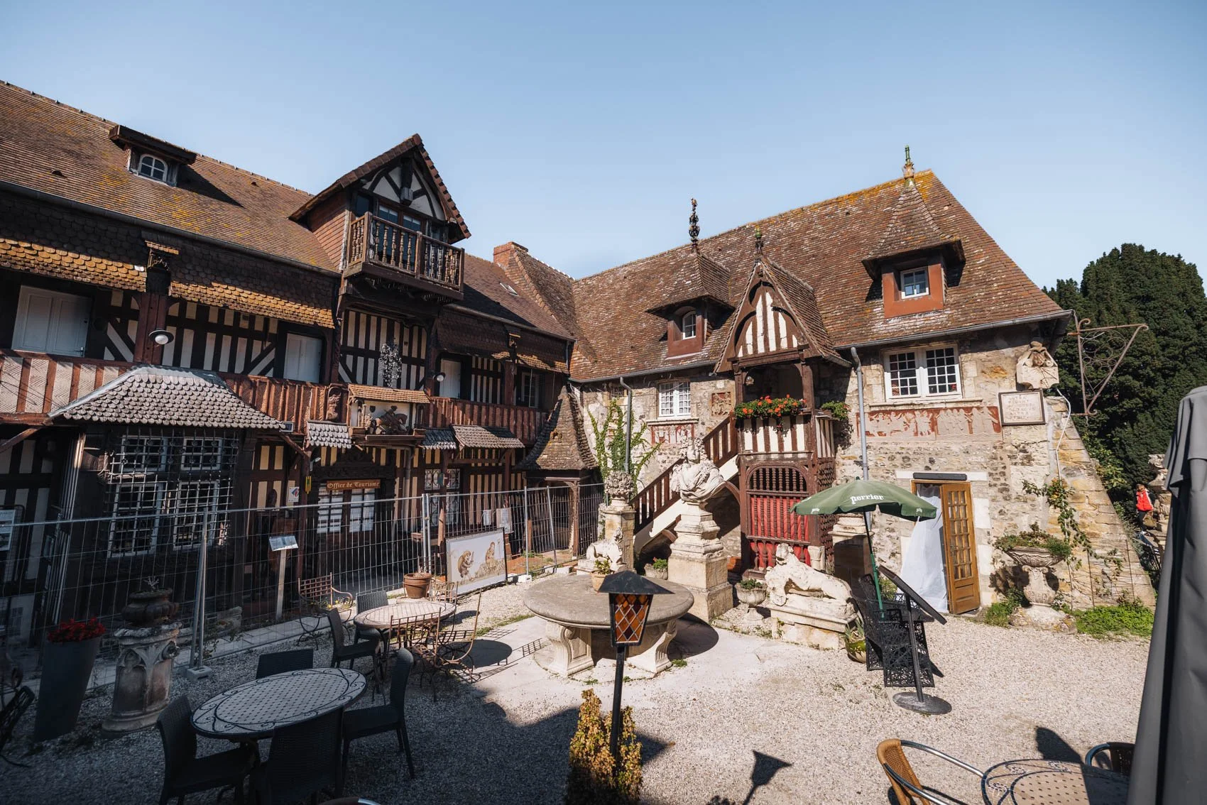 Week end Normandie Pays Auge Dives sur Mer village art guillaume le conquérant intérieur
