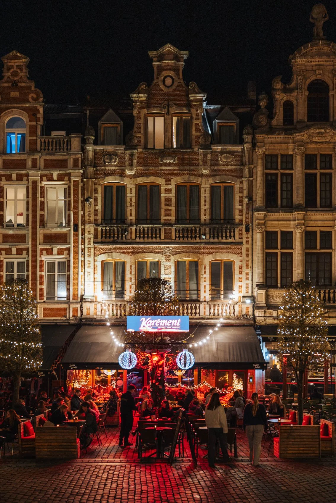 Louvain Leuven Belgique Oude Markt façade flamande pignon flamand bars nuit