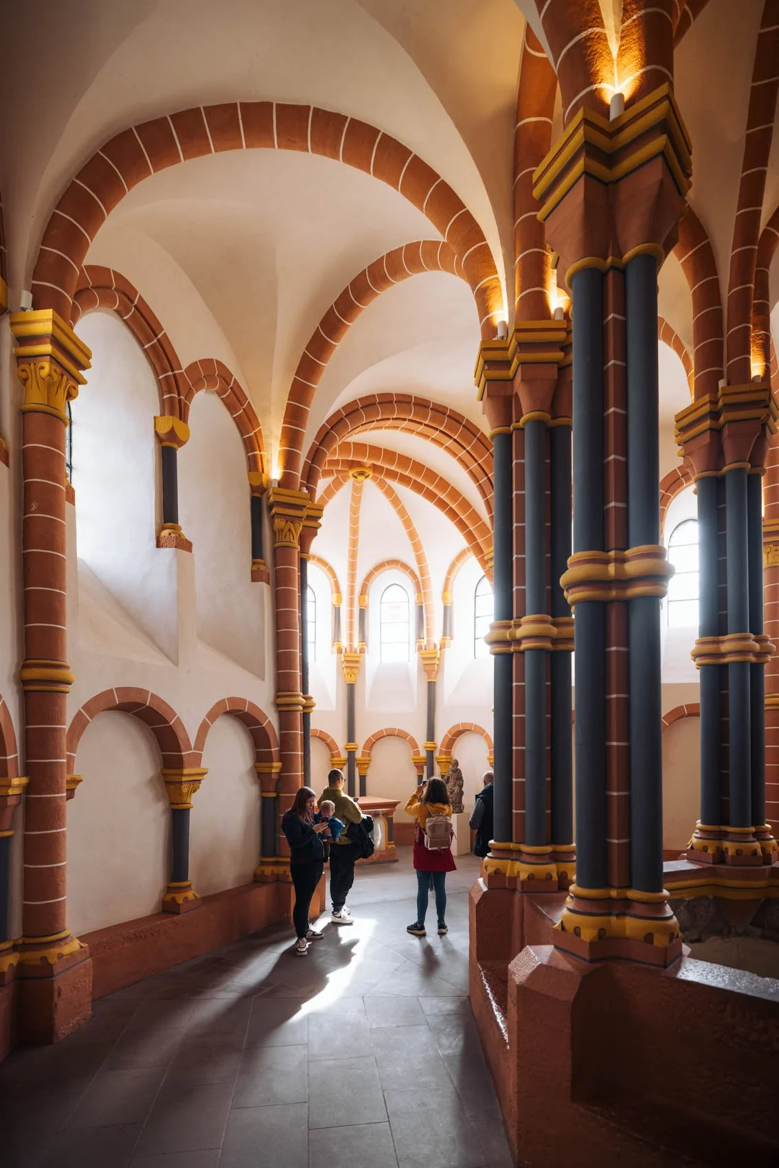 visiter Luxembourg ville Vianden château intérieur chapelle orange arches