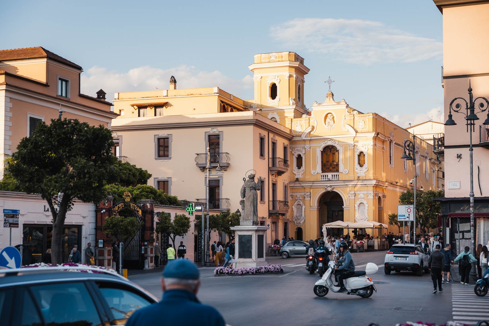 Côte Amalfitaine Sorrente Sorrento rue Corso Italia vespa Piazza Tasso