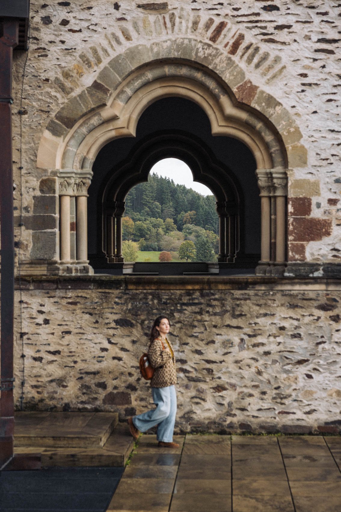 visiter Luxembourg ville Vianden château intérieur cour