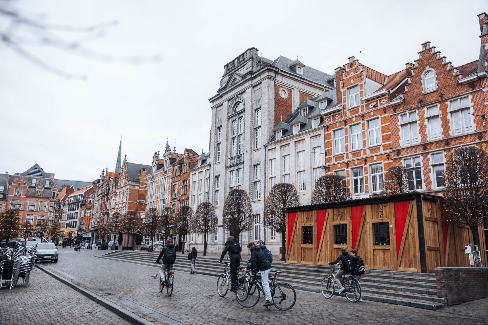 Louvain Leuven Belgique Oude Markt façade flamande vélo