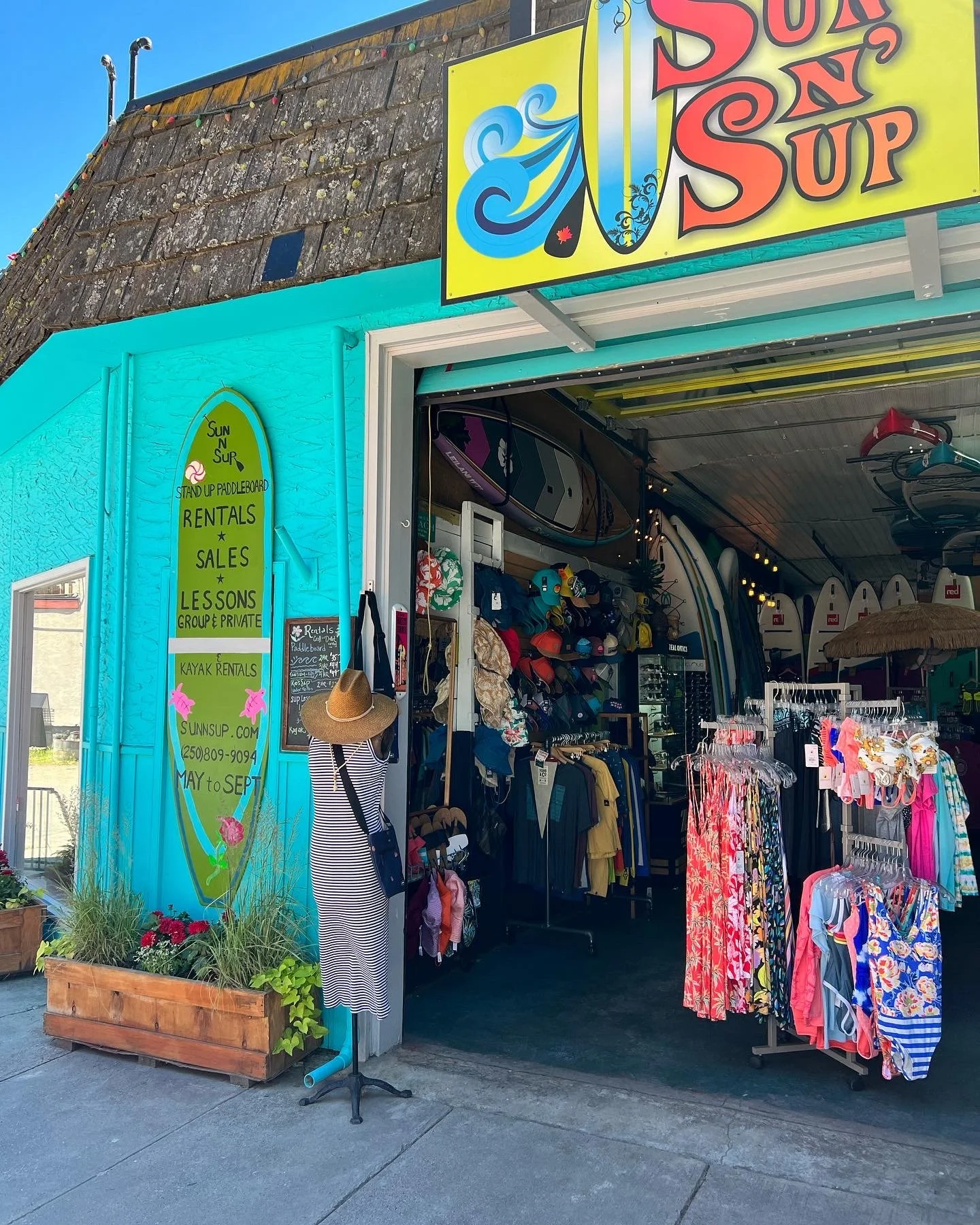 Front of Sun n' Sup Beach shop.JPG