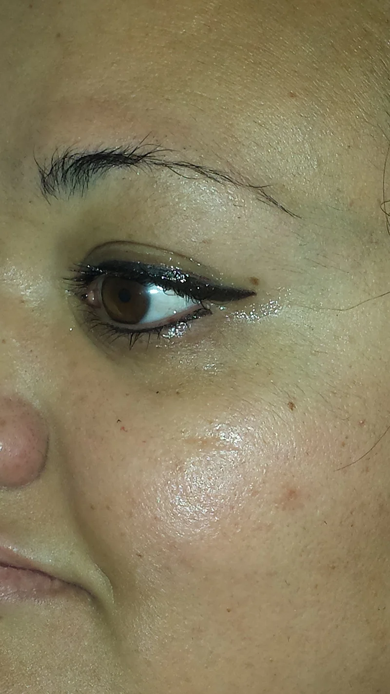 Showing the 0uter points of client’s eyeliner.
