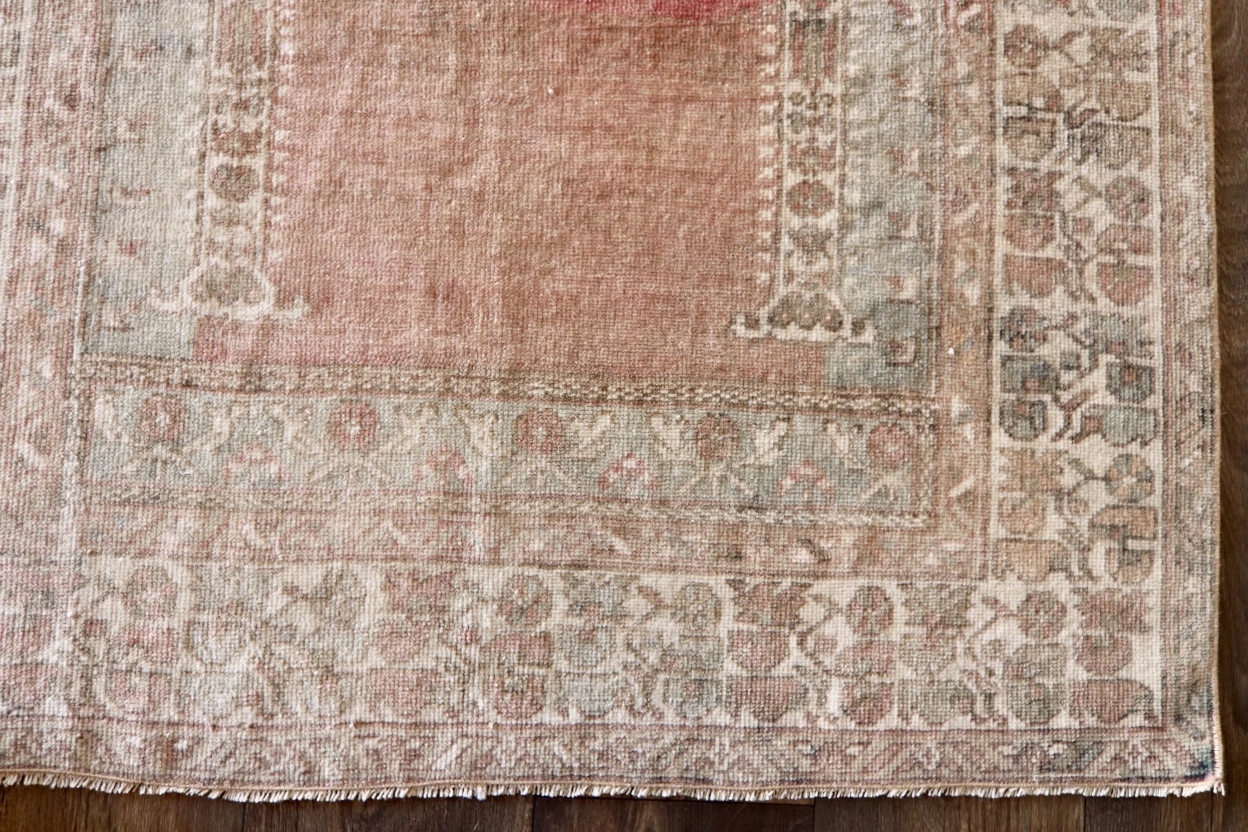 Reagan (3’7” x 6’3”)