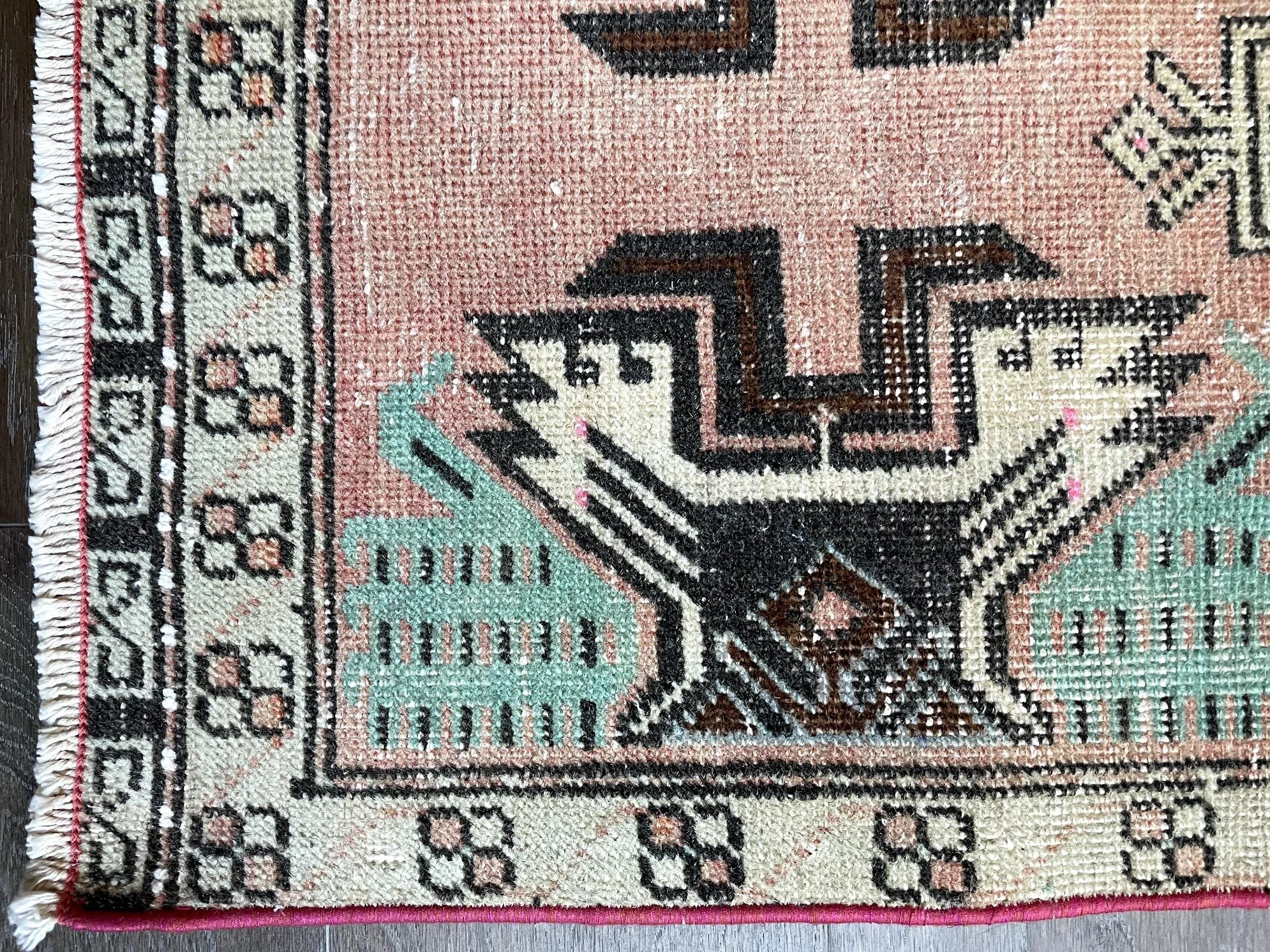 Quinn (1'8" x 3'6")