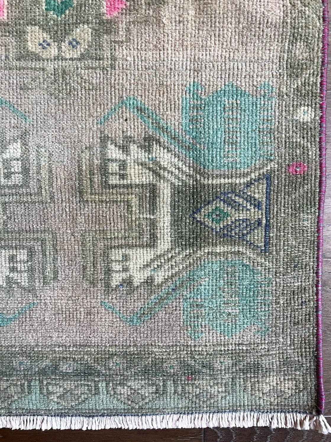 Riley (1'8" x 3'5")