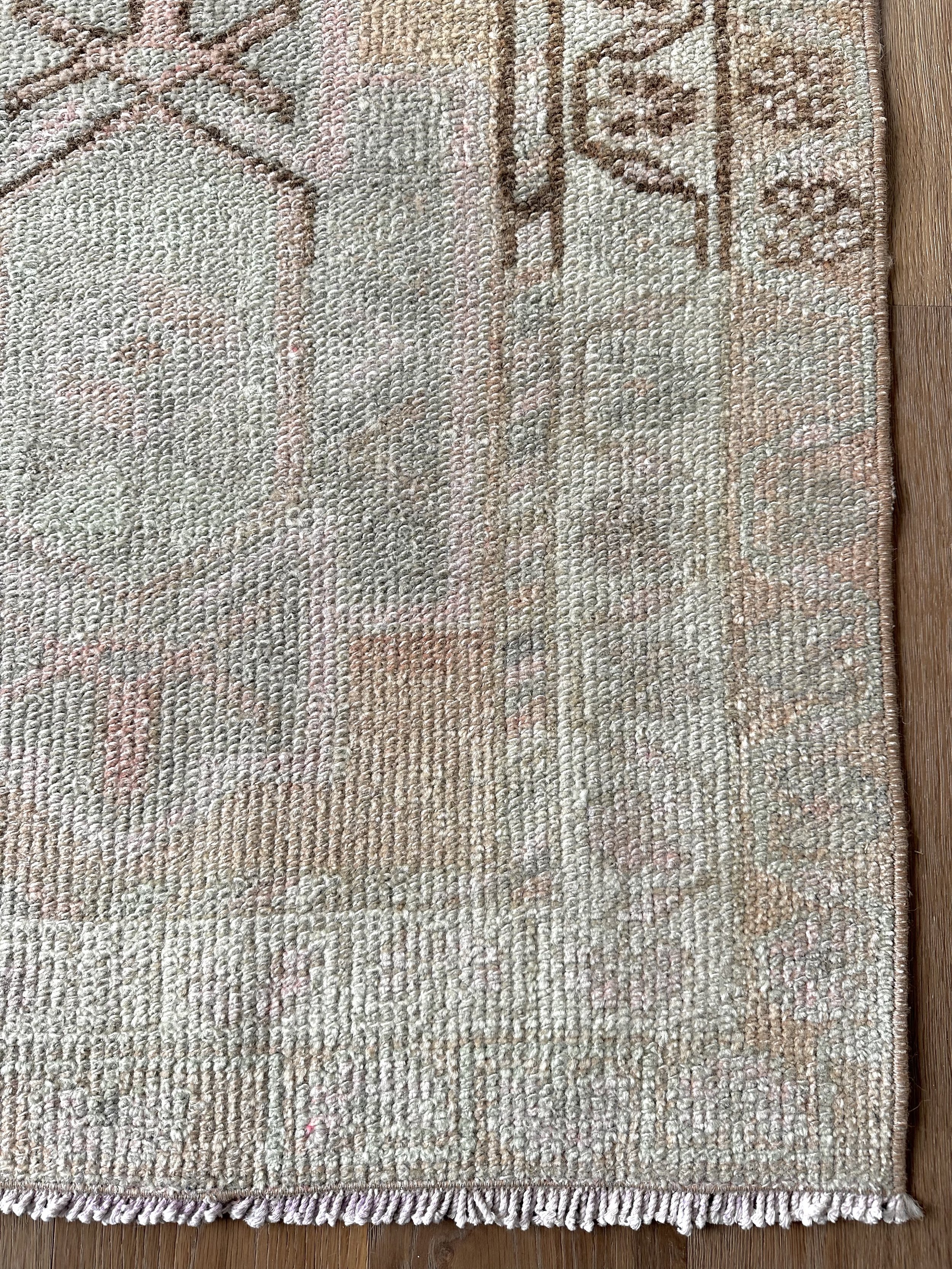 Misty (2’7”x8’5”)