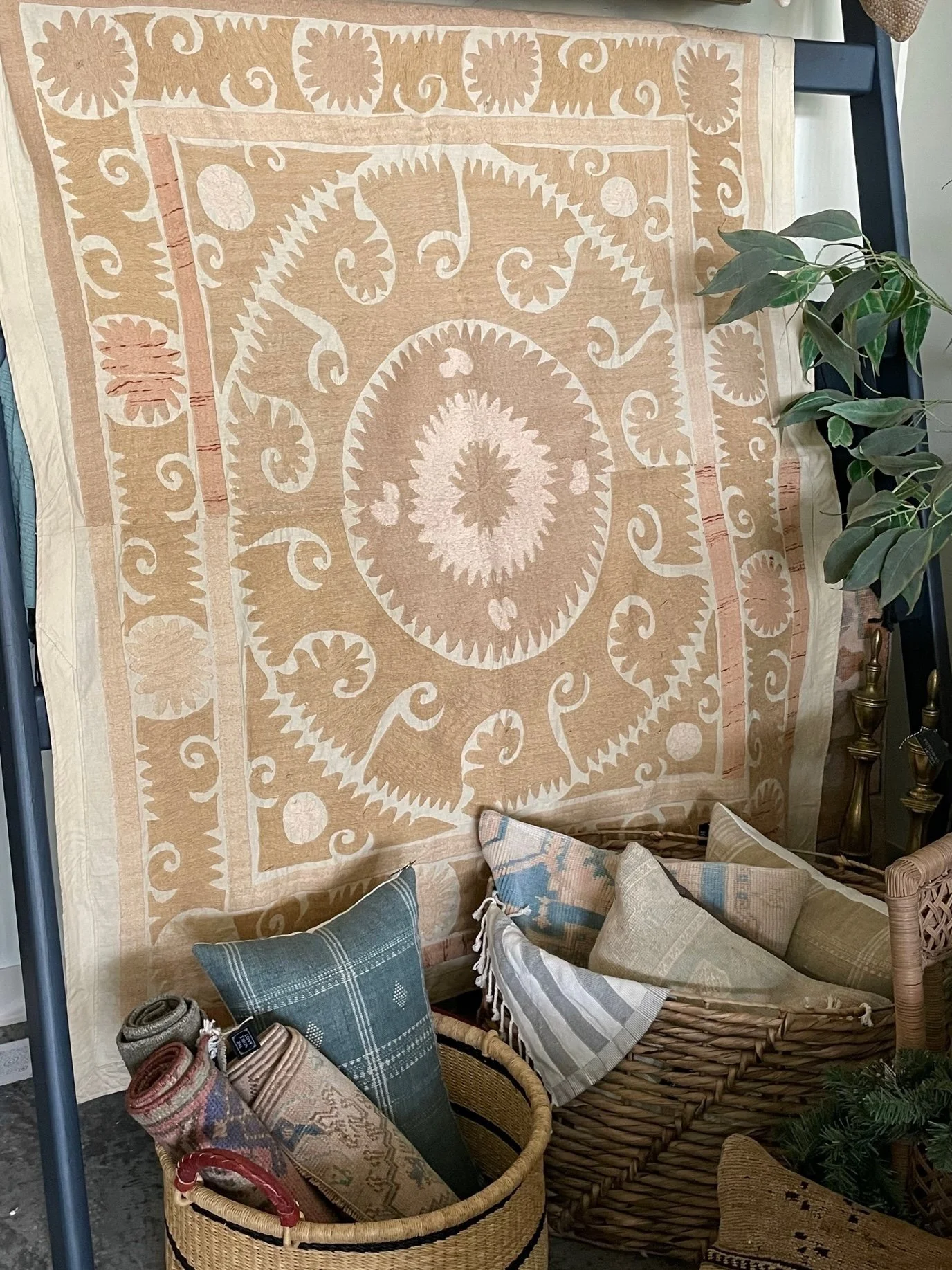 Linens and Suzanis