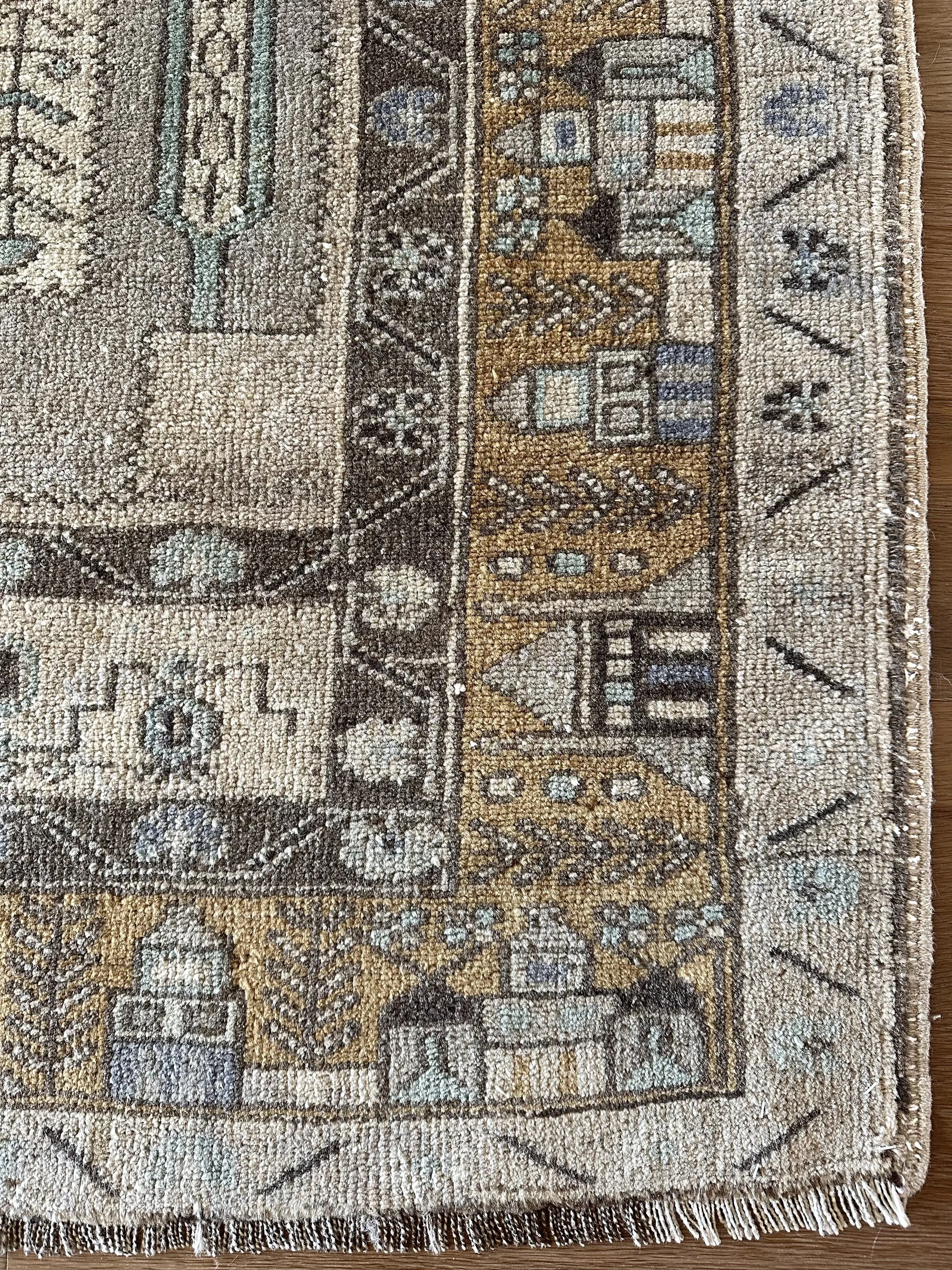 London (3’7”x6’5”)