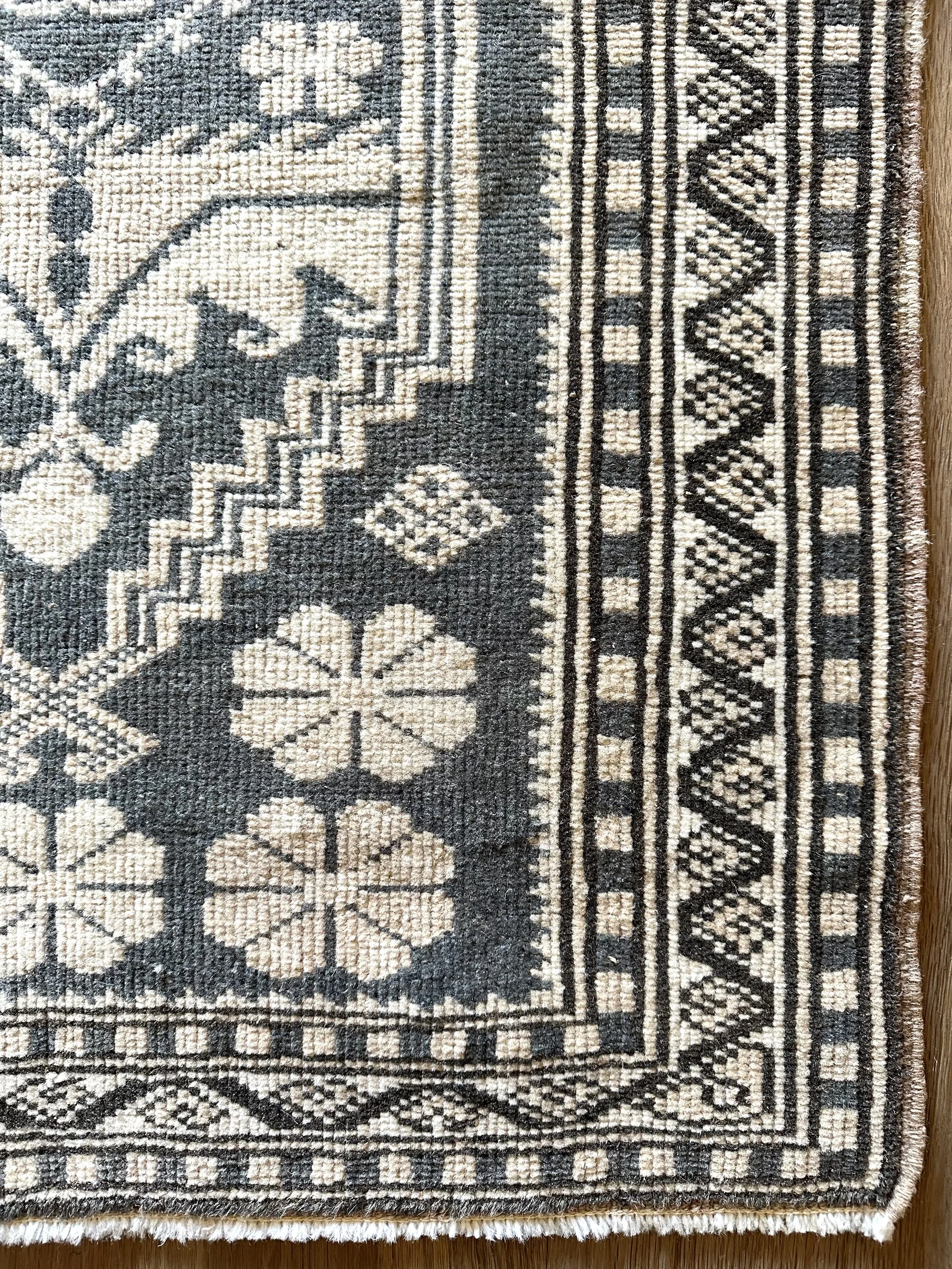 No. 162 (2’1”x3’6”)