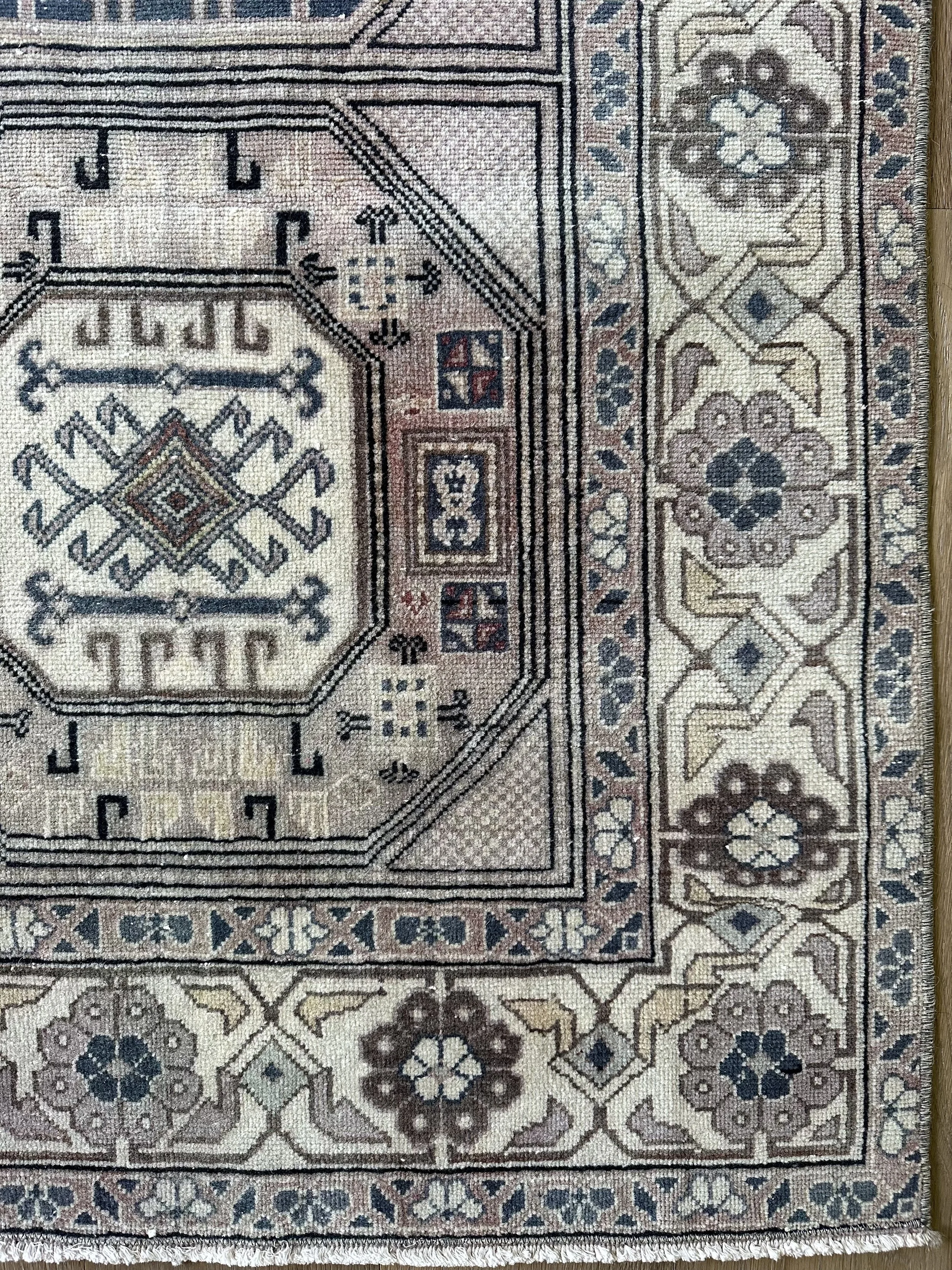 Ivy (4’0”x6’7”)