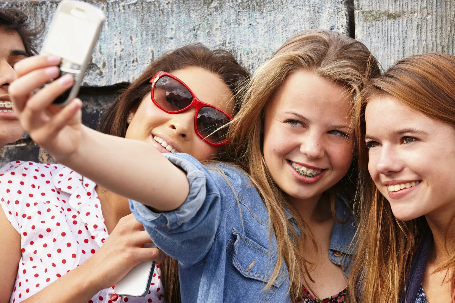AS PARENTS, WHAT CAN WE DO TO HELP OUR CHILDREN USE TECHNOLOGY IN A HEALTHY WAY?