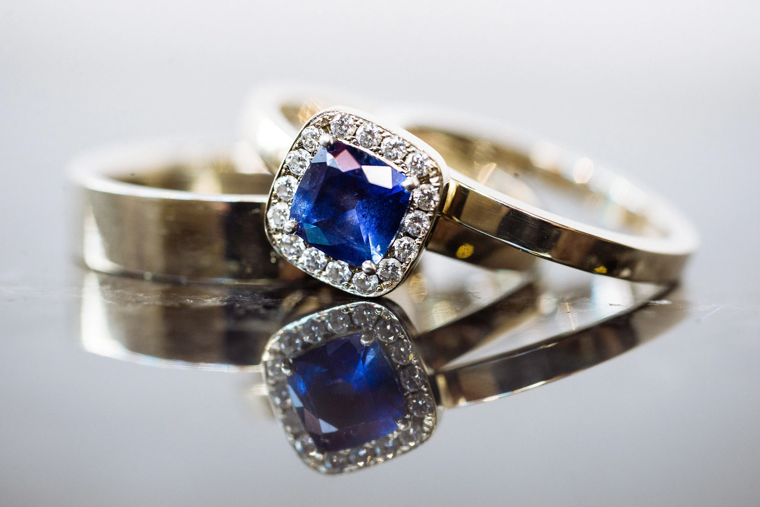 Saphire_Engagment_Ring_Wedding_Bands_Reflection.JPG