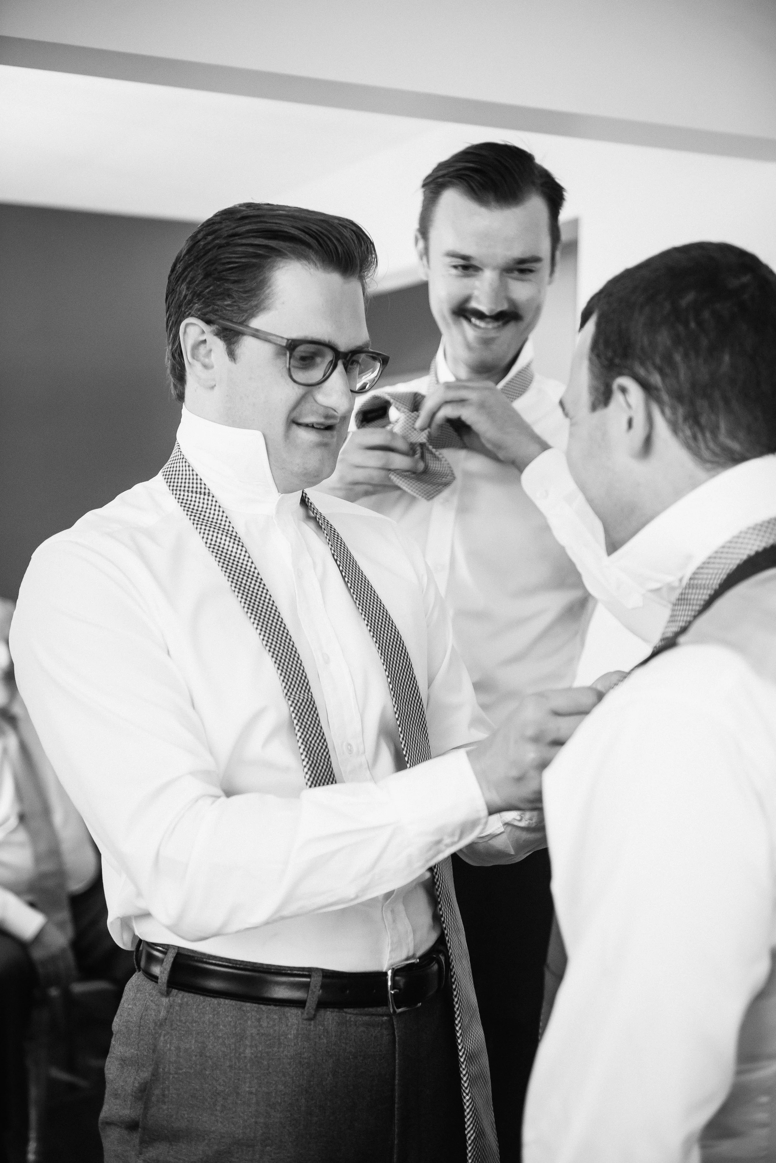 Guys_getting_ready_ties.JPG