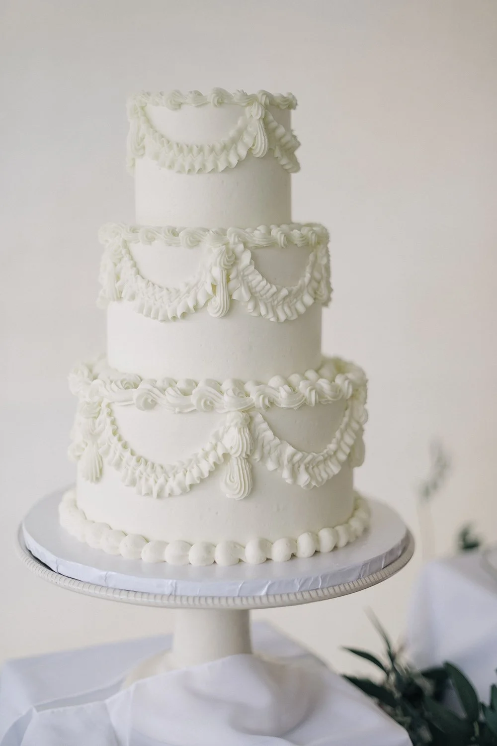 Wedding cake photo at a summer vineyard wedding