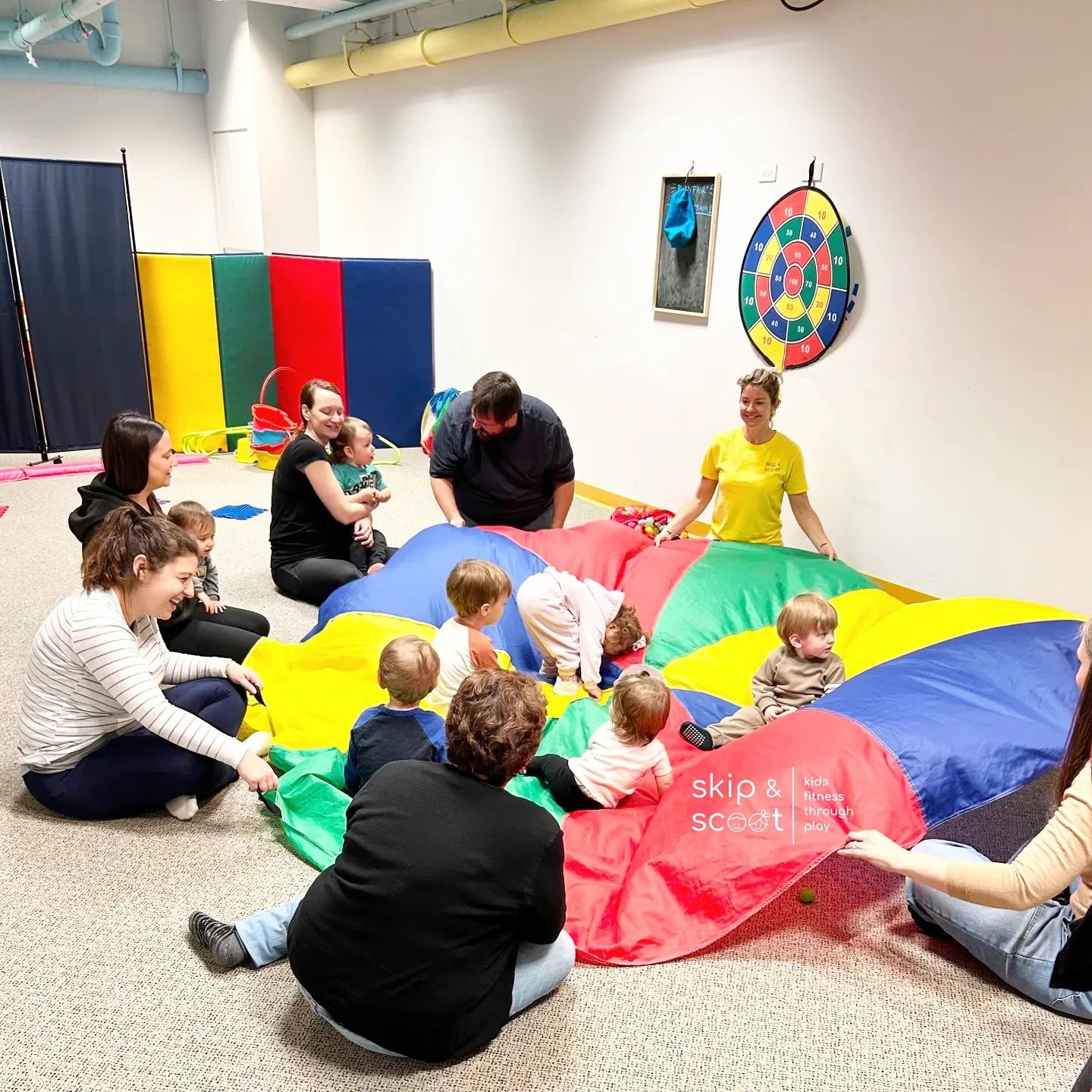 We had SUCH a fun morning welcoming back returning students and new students into our @skipandscoot class at @southportfundamentals today! Spots are limited, but there are a few remaining! Register on our website today! 

www.skipandscoot.com/classes