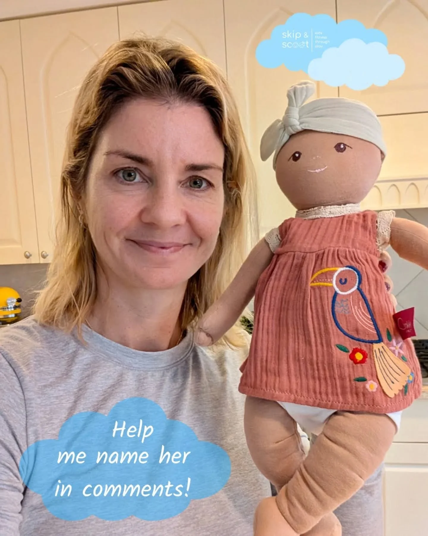 Meet my new baby class model from @bellalunatoys! Please help me name her in the comments! 🤔

She'll make her debut this Friday in our Lincoln Park baby gross motor class! Sign up in bio or at www.skipandscoot.com!

See you in class! 🫶🏻

#skipands