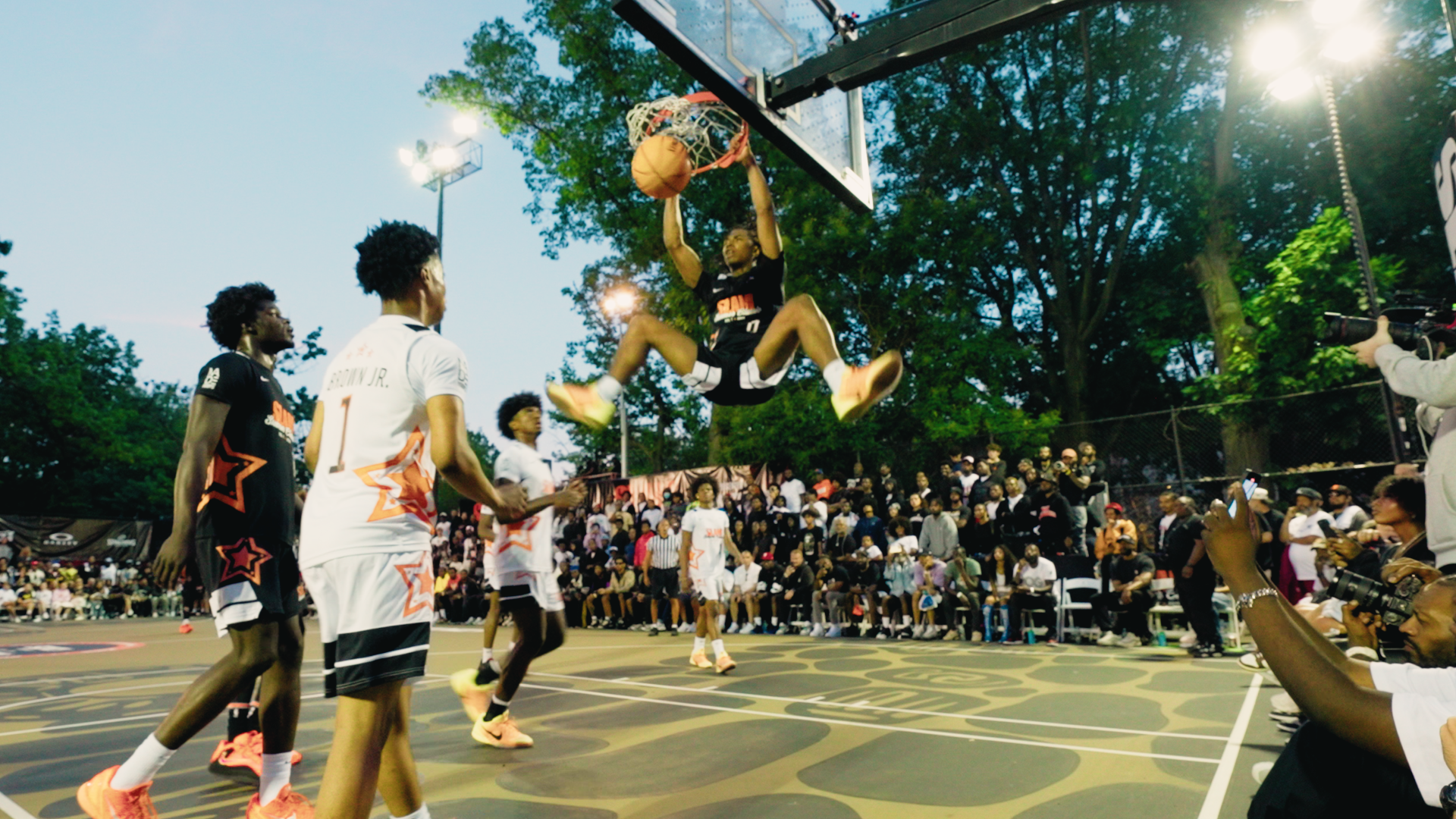 NBA26-ALL-SLAM_SUMMER_CLASSIC-NA-60-ENUS-ESRB-AGN-1080x1920-V3.00_00_09_06.Still001.png