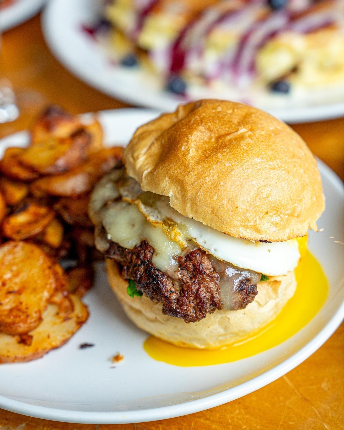 Comment below if you're a savory or sweet breakfast person⁉️

🍔 Brunch Burger: double smashed hereford beef, sunny side up egg, cheddar, rooster mayo, lettuce, tomato, onion, on a house made beer bun

🍌 Banana Nut French Toast: brul&eacute;ed banan
