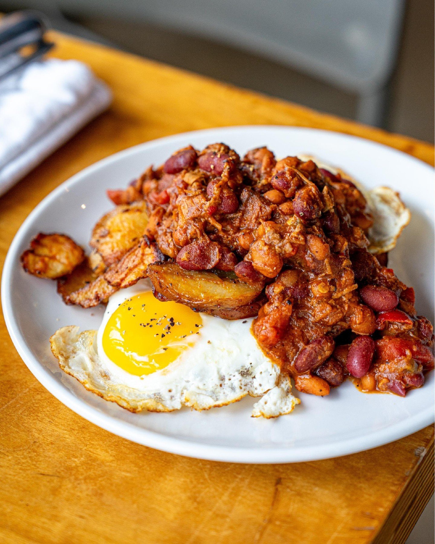 Our Brisket Chili Slinger is a want and a need. 🫘🍳 Made with our house-made brisket chili, locally sourced eggs, rooster potatoes, all on our white toast.

Safe to say that you'll be thanking us later. 😅 Open from 8AM-2PM.