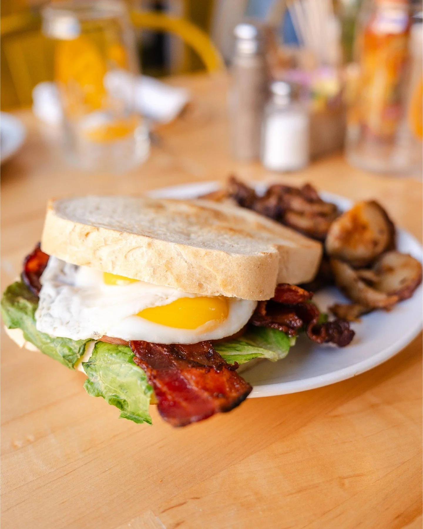 If food is your love language, consider our B.E.L.T. a perfect match. 🥪✨🥓

We'll see you @8AM!