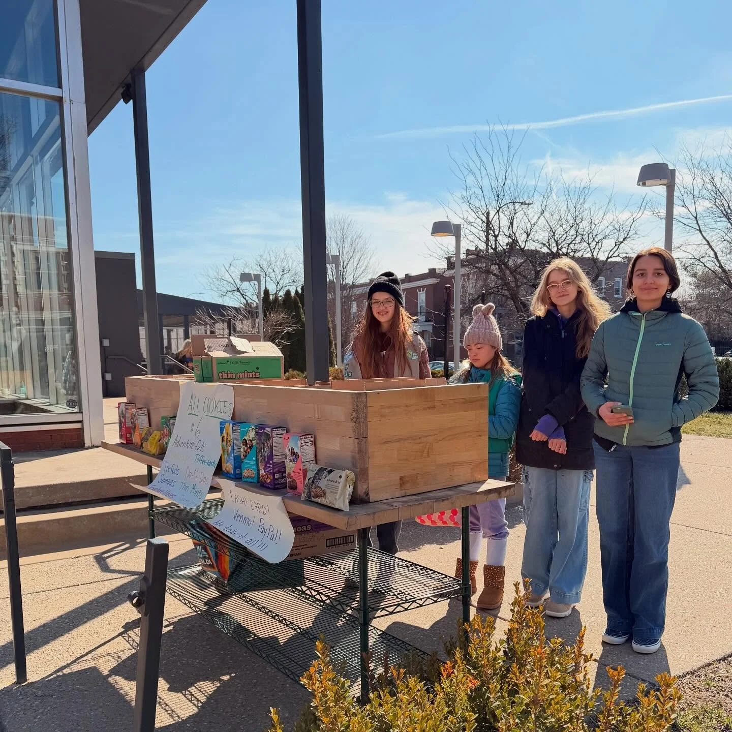 Brunch and get your cookies today! 🍪
We have some sweet Girl Scout visitors today at our @southgrandstl location. Stop by and say hi!