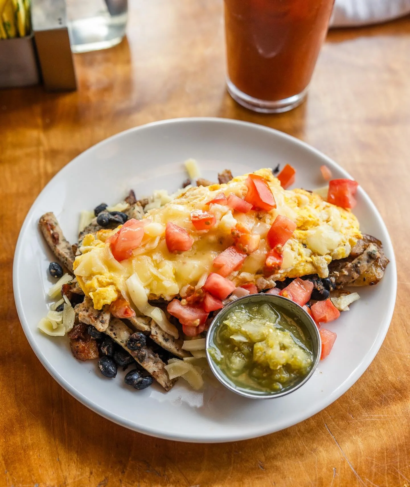 Rooster Scrambles🥚🥚🥚
Three local eggs, served over rooster breakfast potatoes. Chicken sausage, andouille, bacon, zucchini, or ham. What&rsquo;s your fav?!
Brunch with us, 8-2pm!
@washington_avenue &amp; @southgrandstl